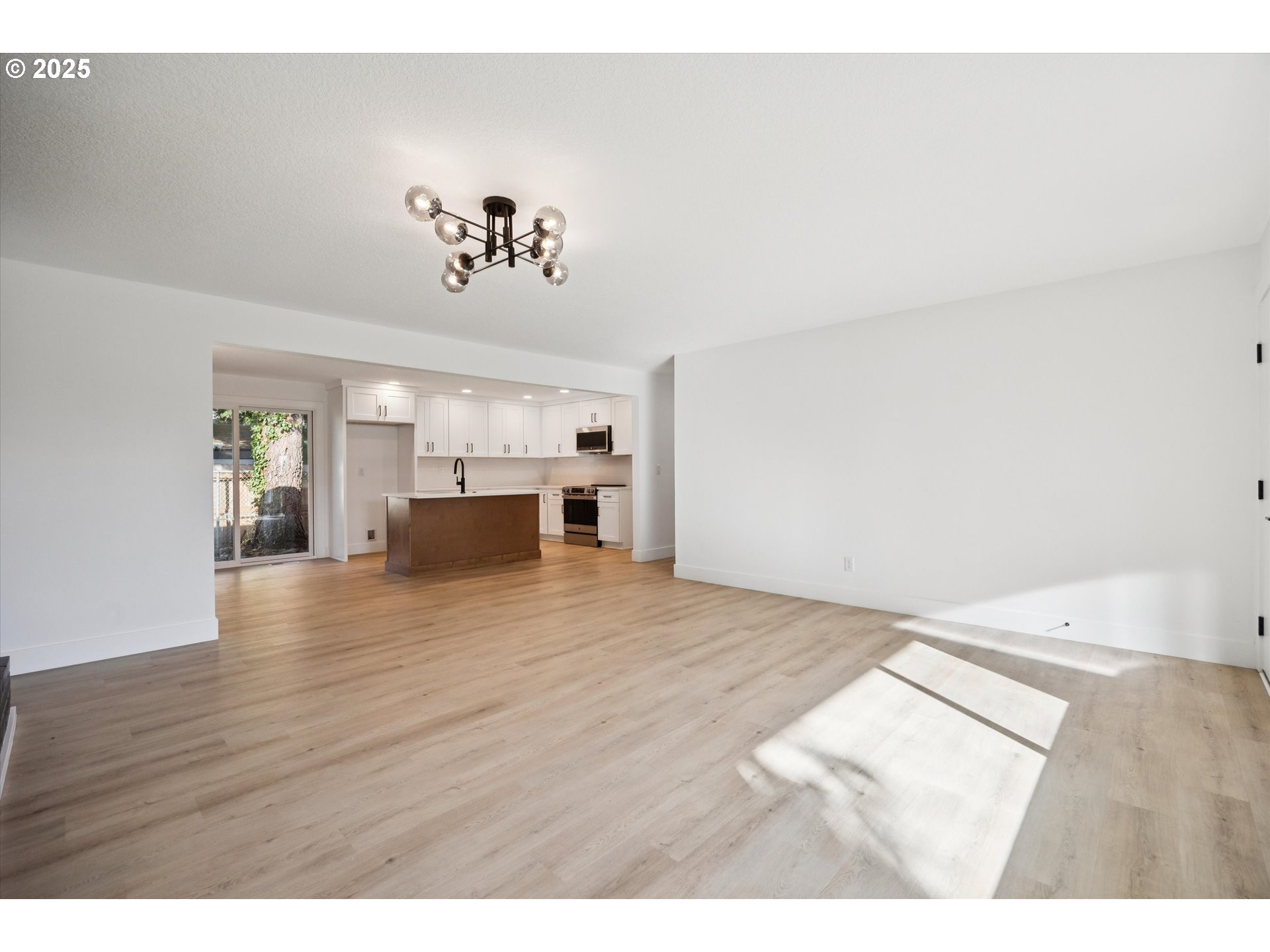 4411 SE LEXINGTON ST