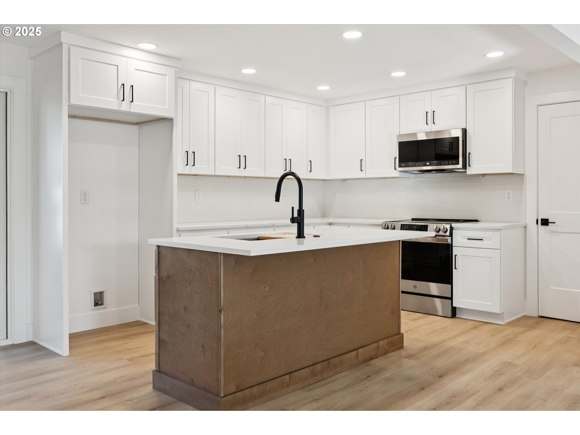 4411 SE LEXINGTON ST