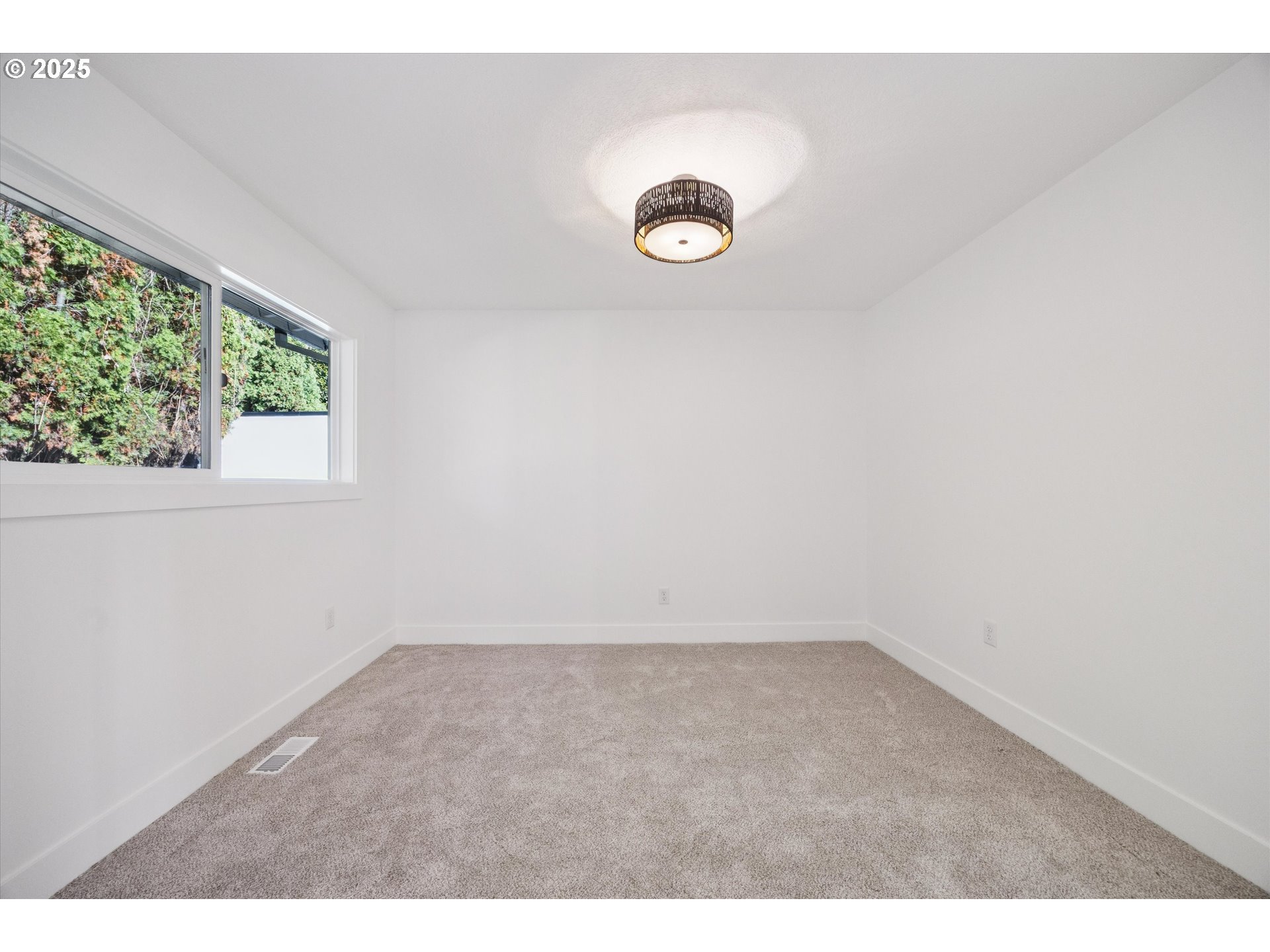 4411 SE LEXINGTON ST