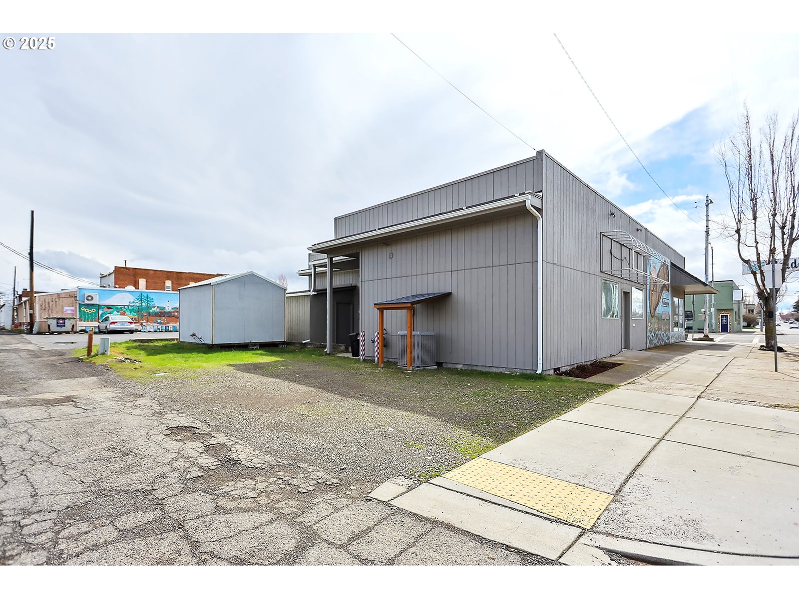 103 E MAIN ST