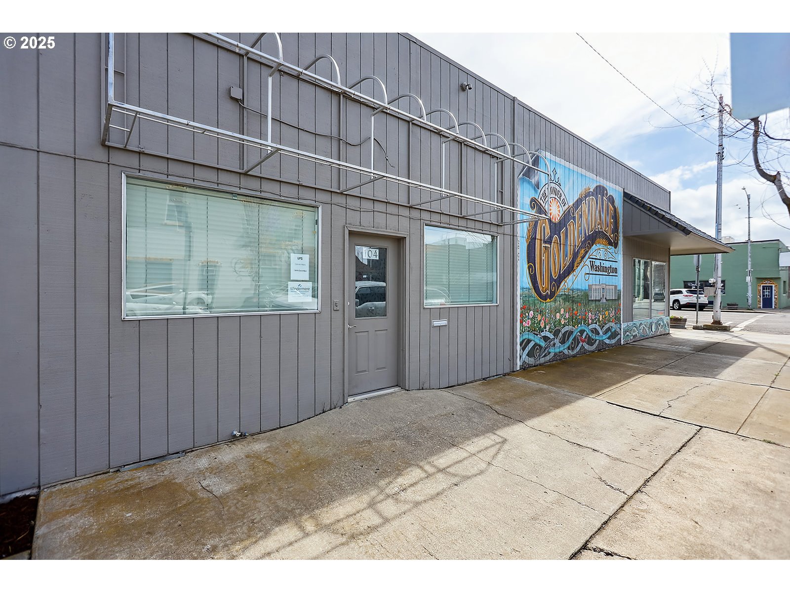 103 E MAIN ST