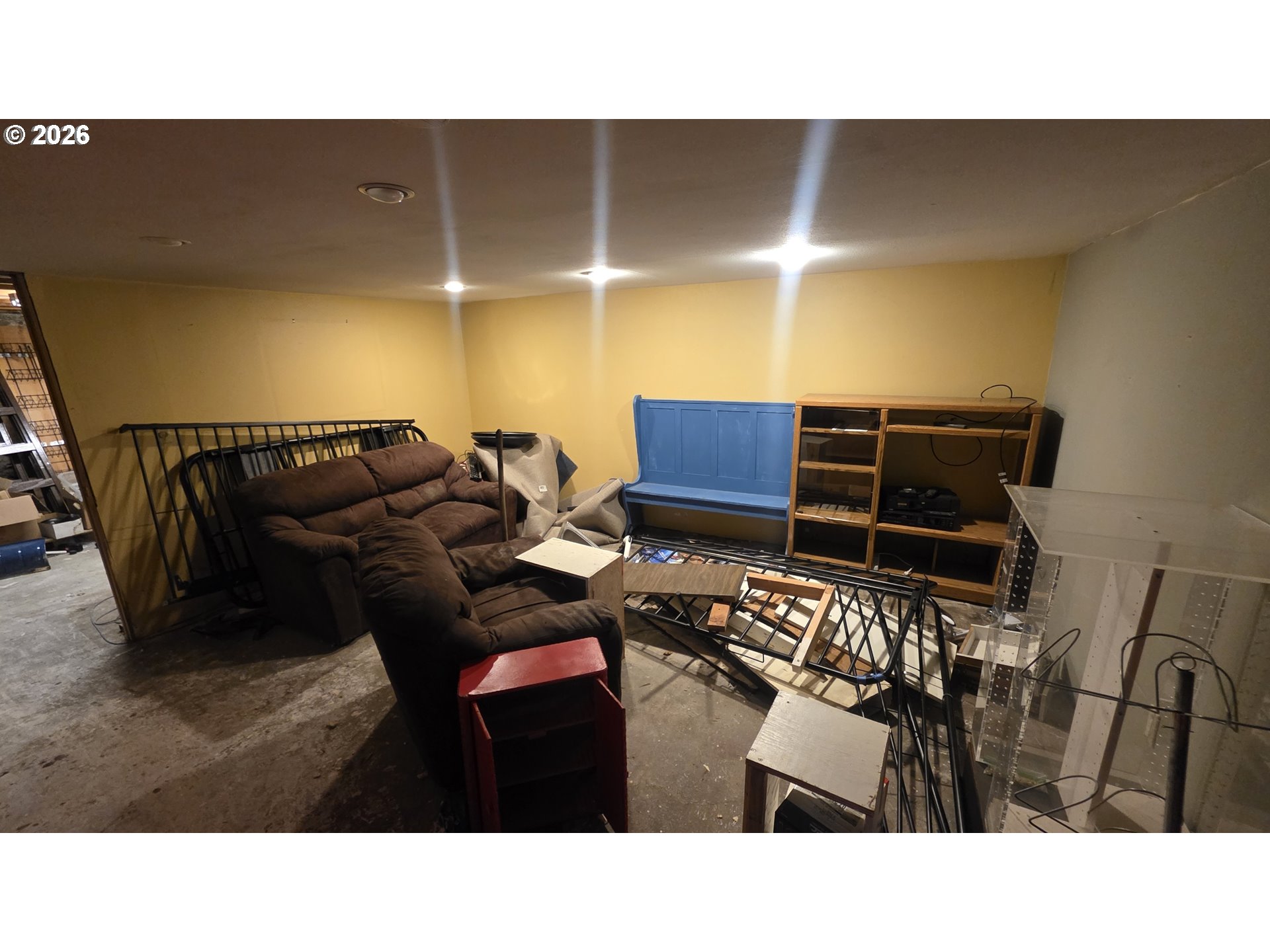126 W MAIN ST