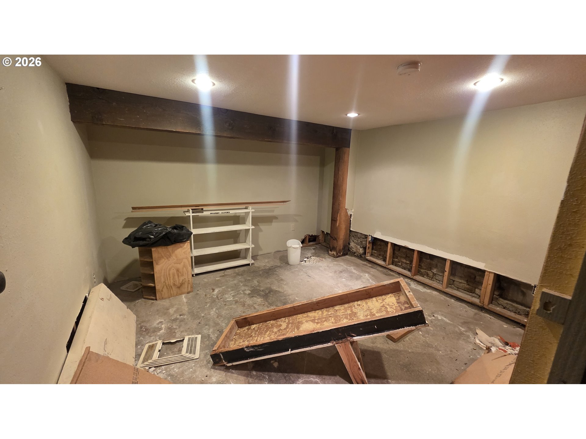 126 W MAIN ST
