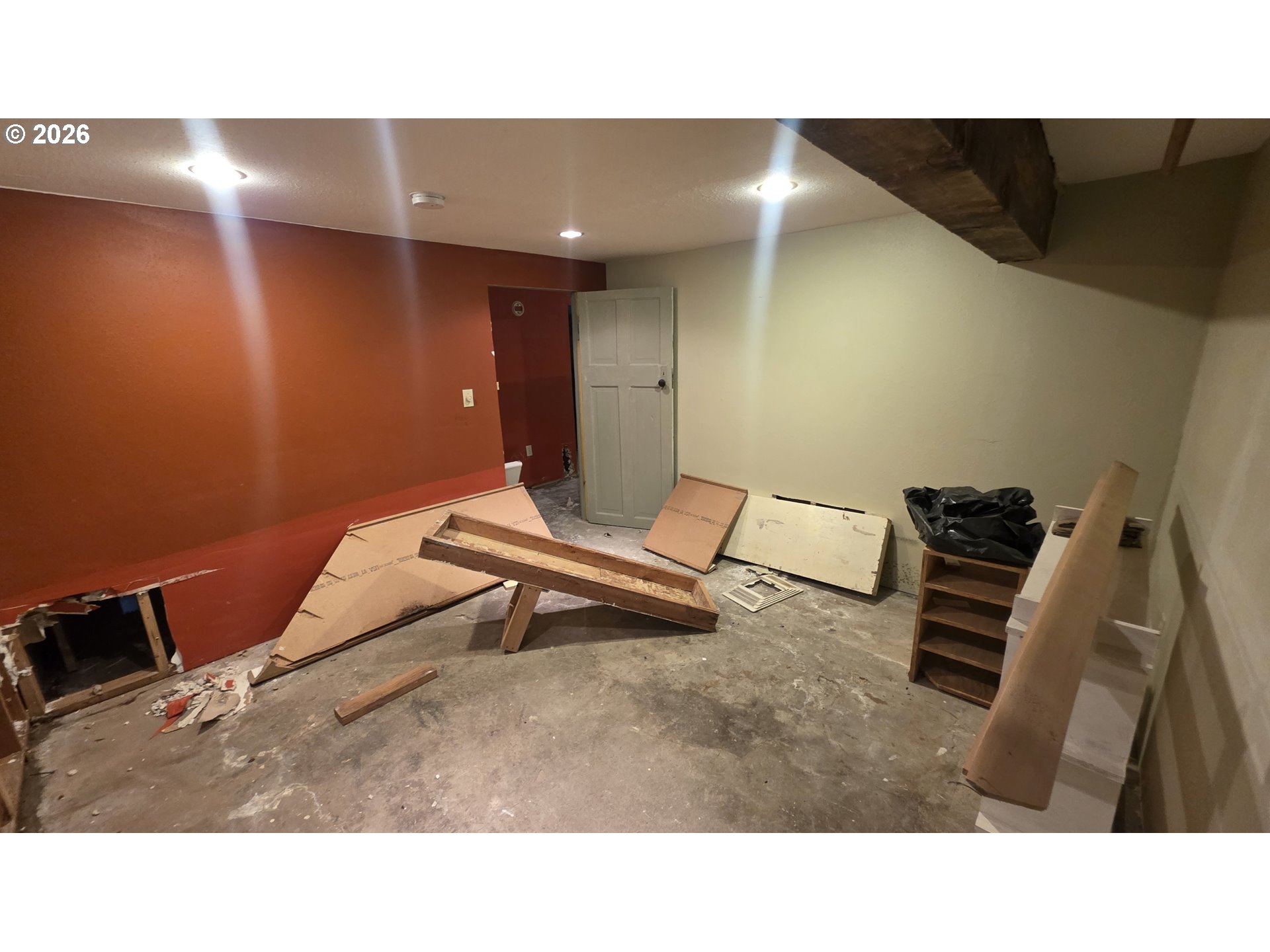 126 W MAIN ST