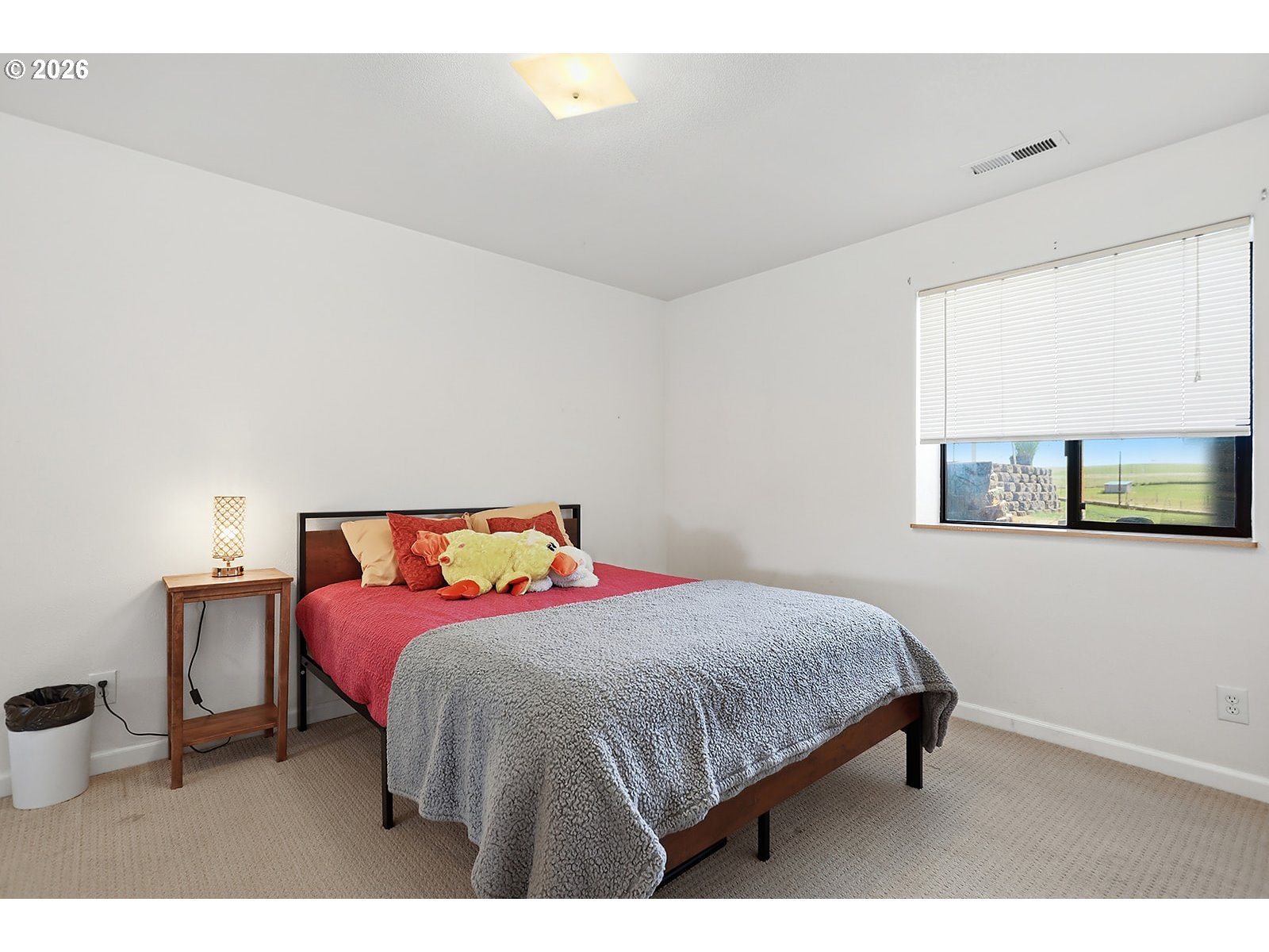 4 S BAILEY LOOP DR