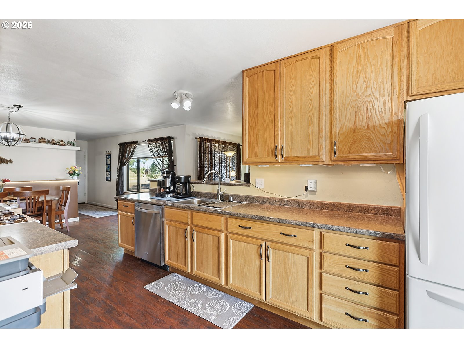 4 S BAILEY LOOP DR