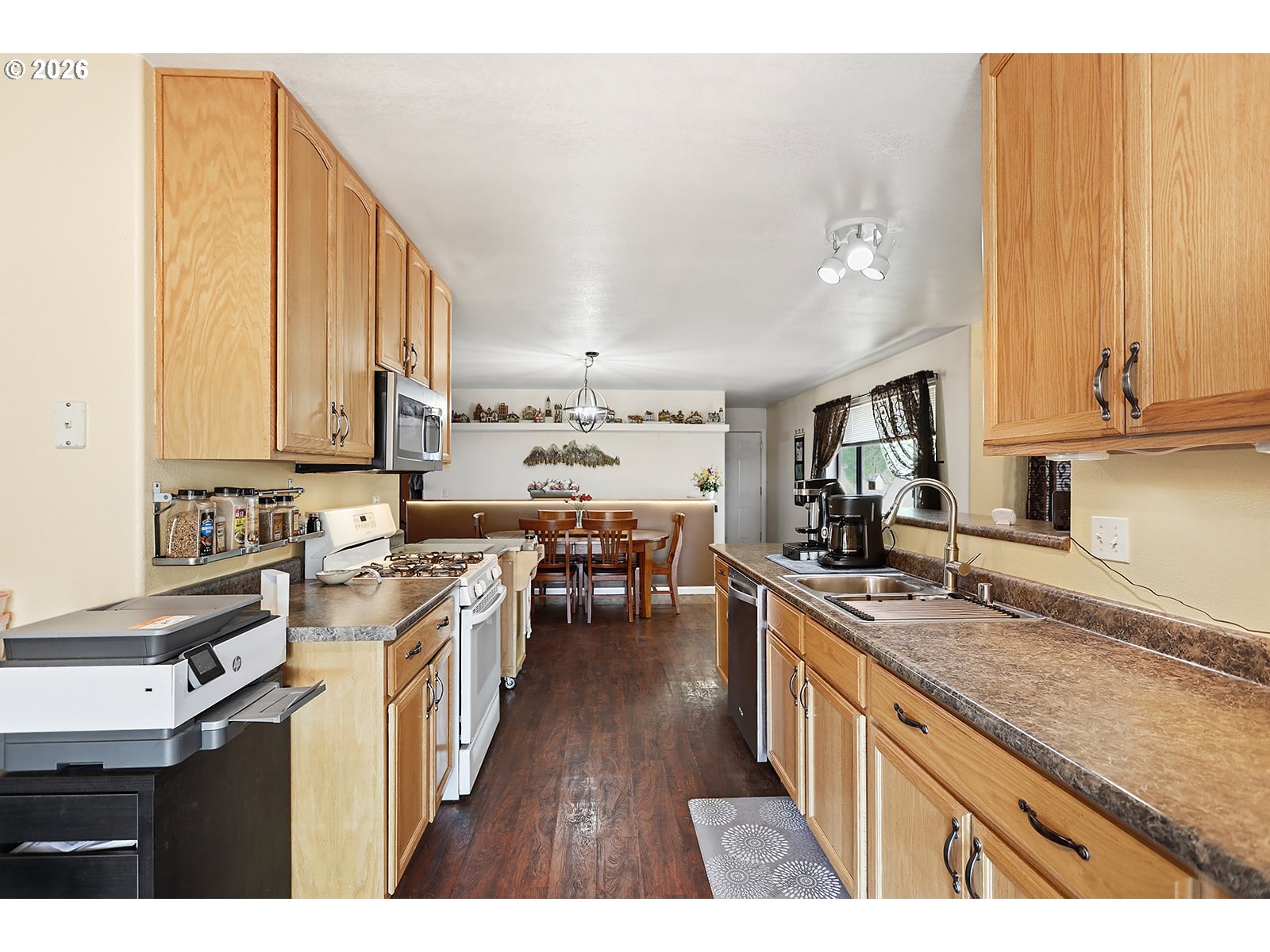 4 S BAILEY LOOP DR