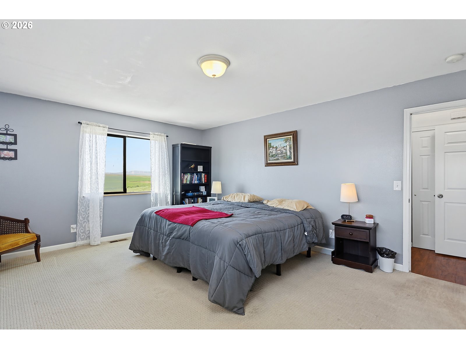 4 S BAILEY LOOP DR