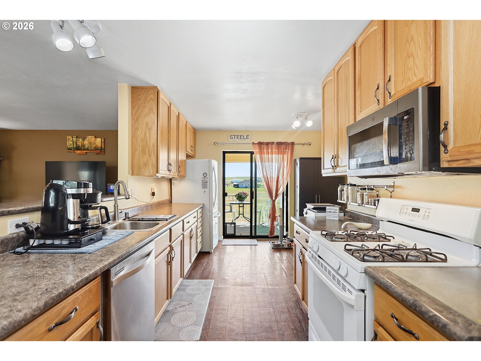 4 S BAILEY LOOP DR