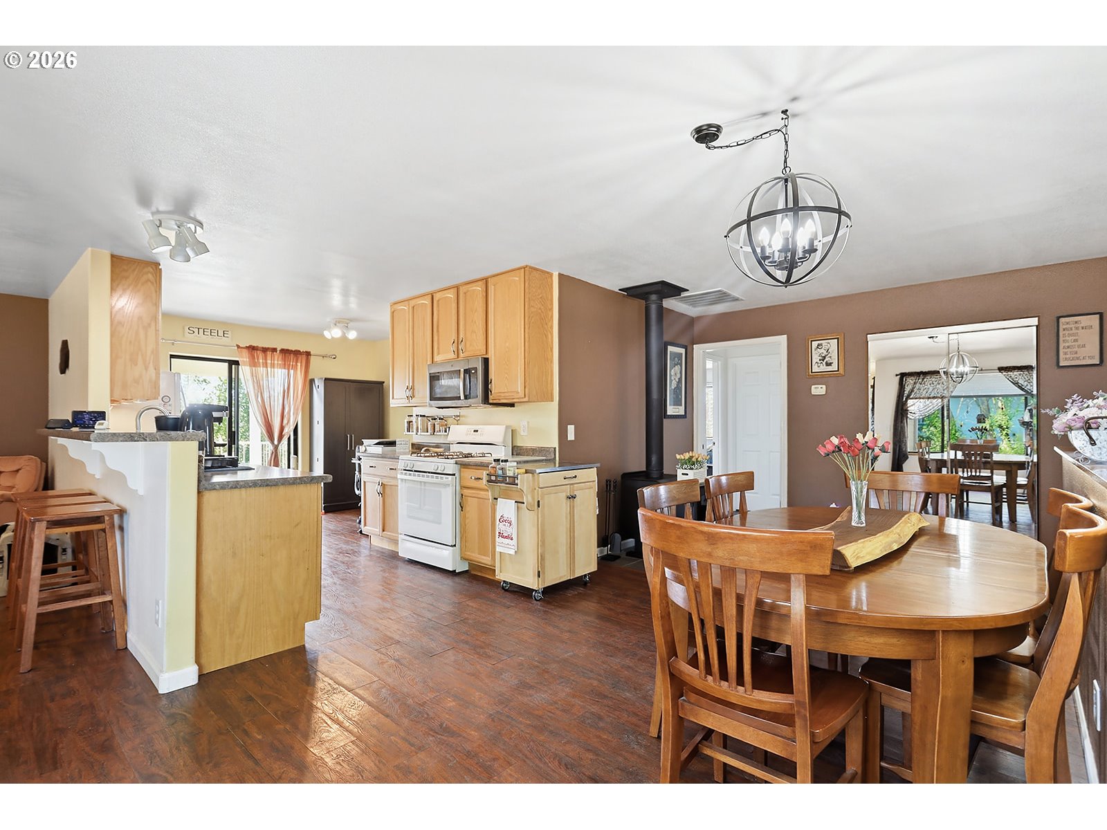 4 S BAILEY LOOP DR