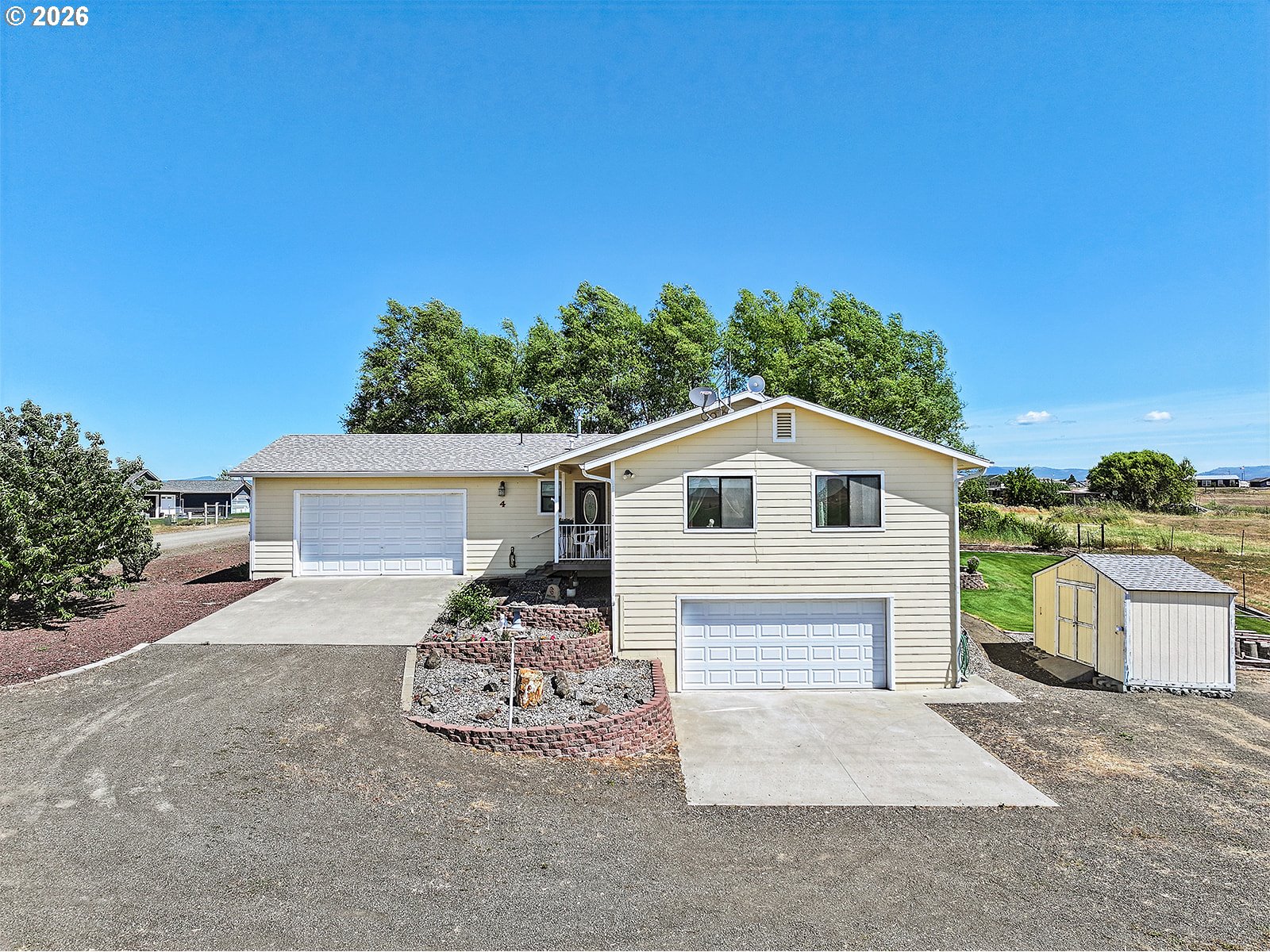 4 S BAILEY LOOP DR