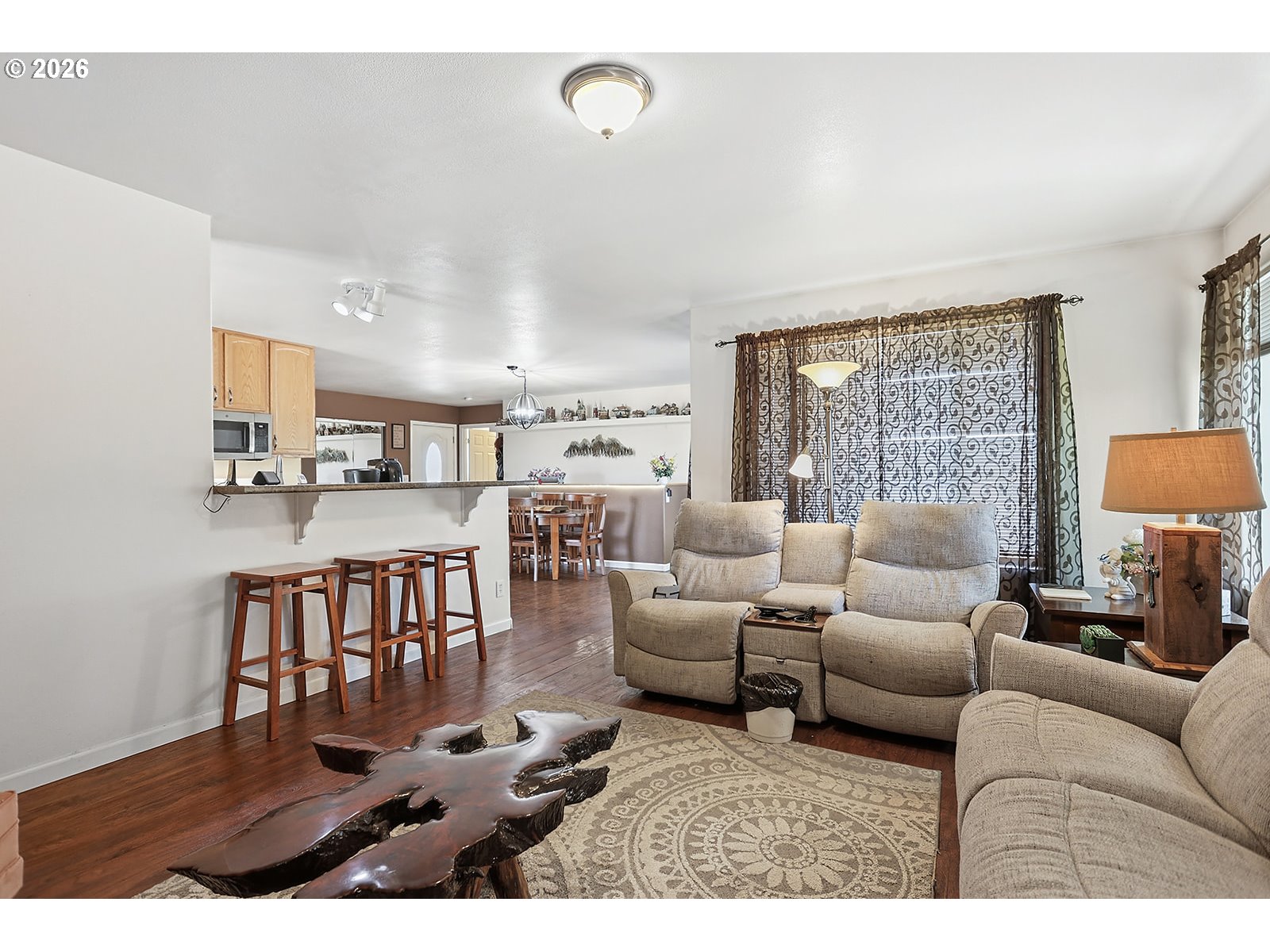 4 S BAILEY LOOP DR