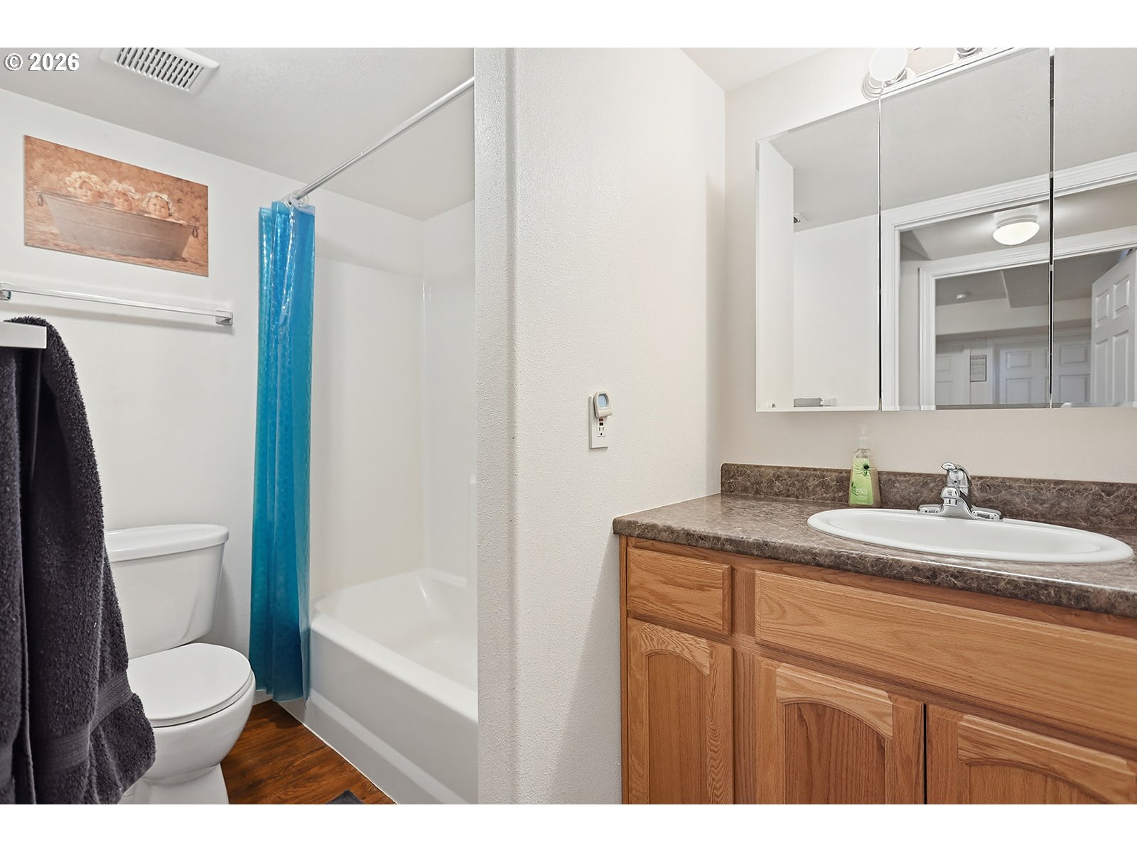 4 S BAILEY LOOP DR