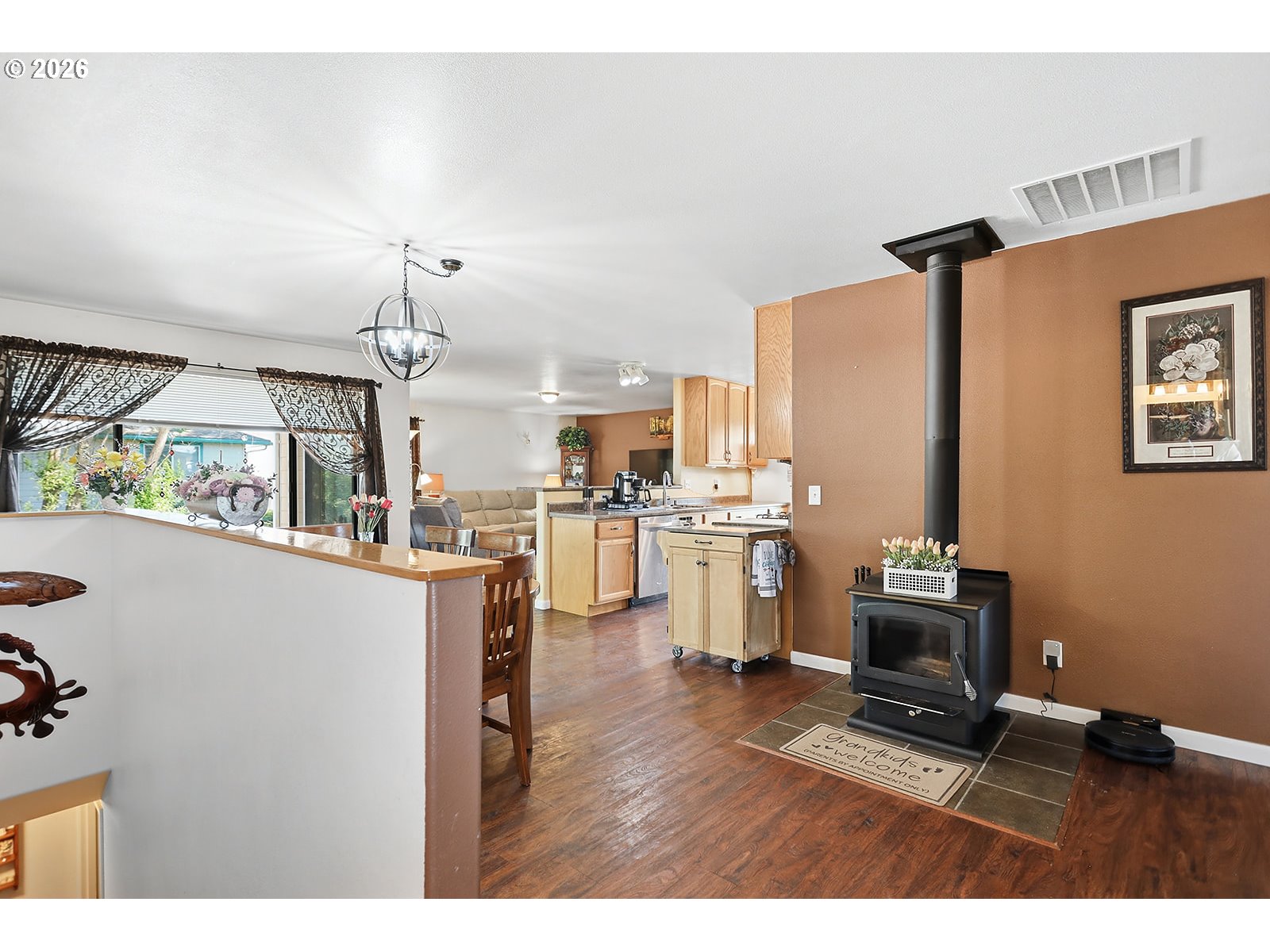 4 S BAILEY LOOP DR