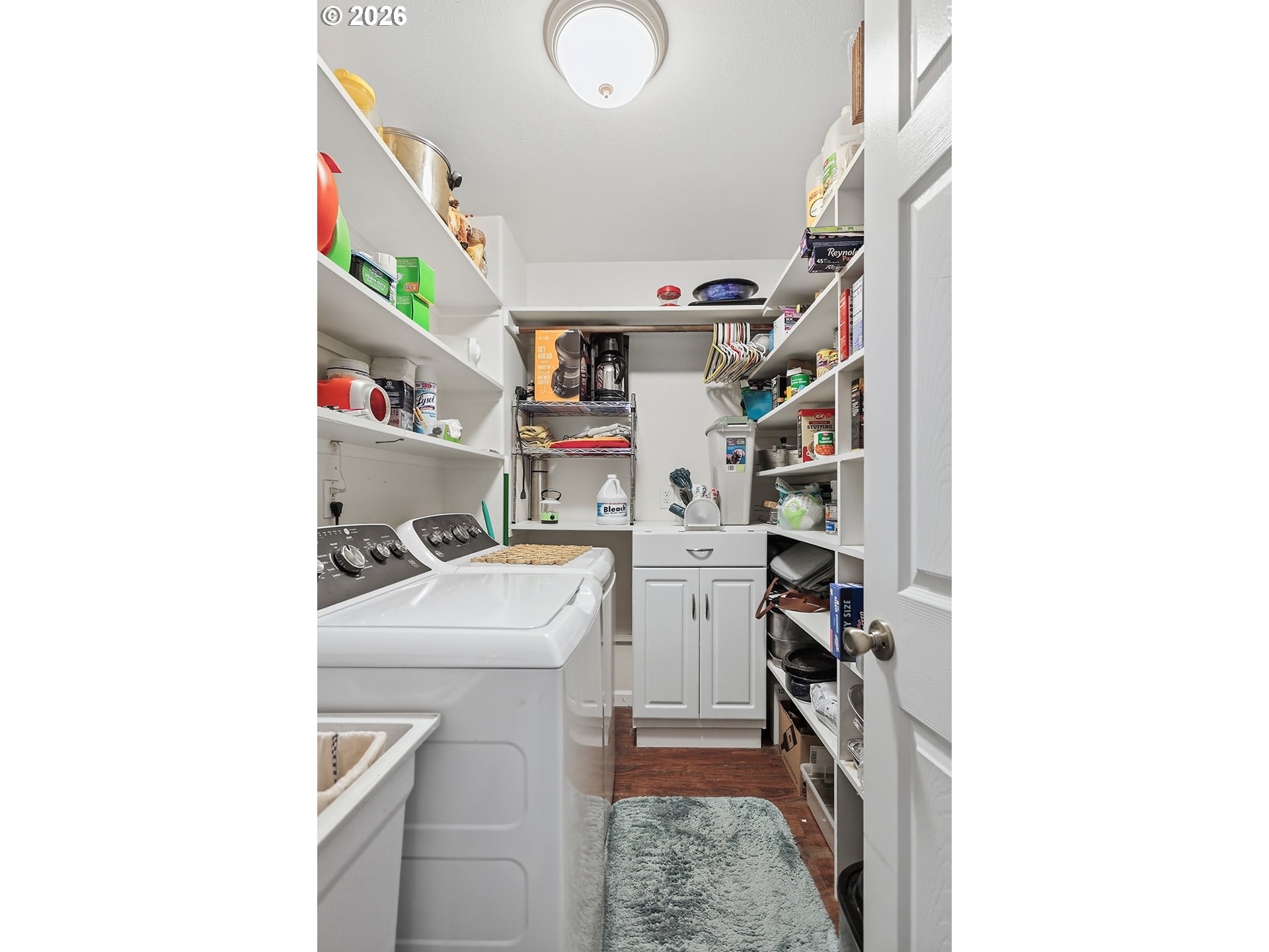 4 S BAILEY LOOP DR