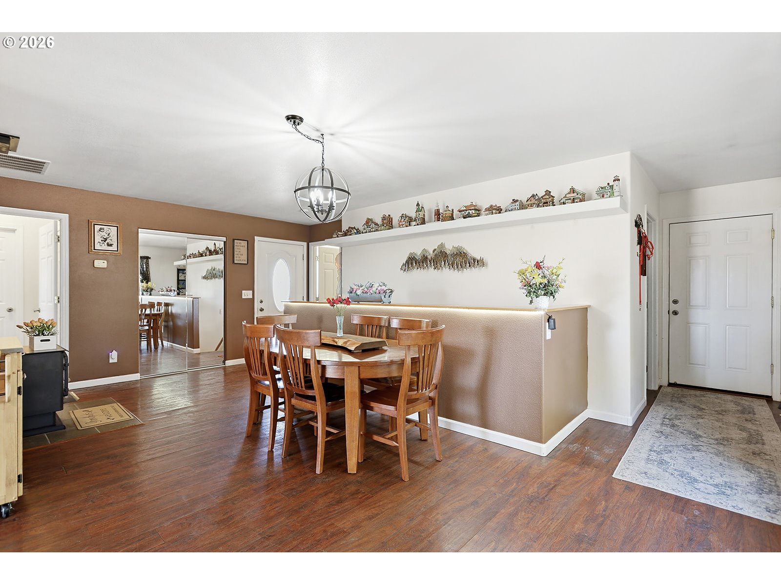 4 S BAILEY LOOP DR