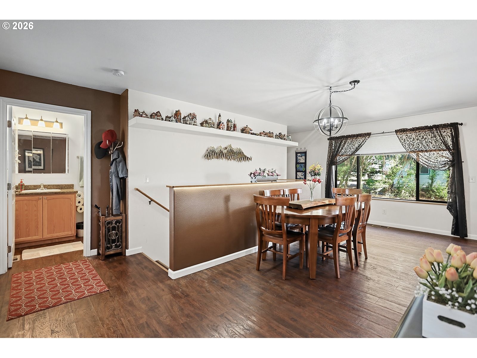 4 S BAILEY LOOP DR