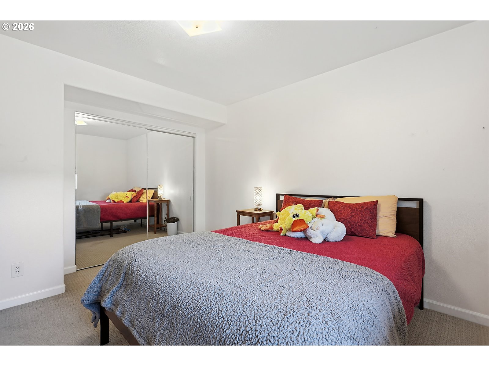 4 S BAILEY LOOP DR