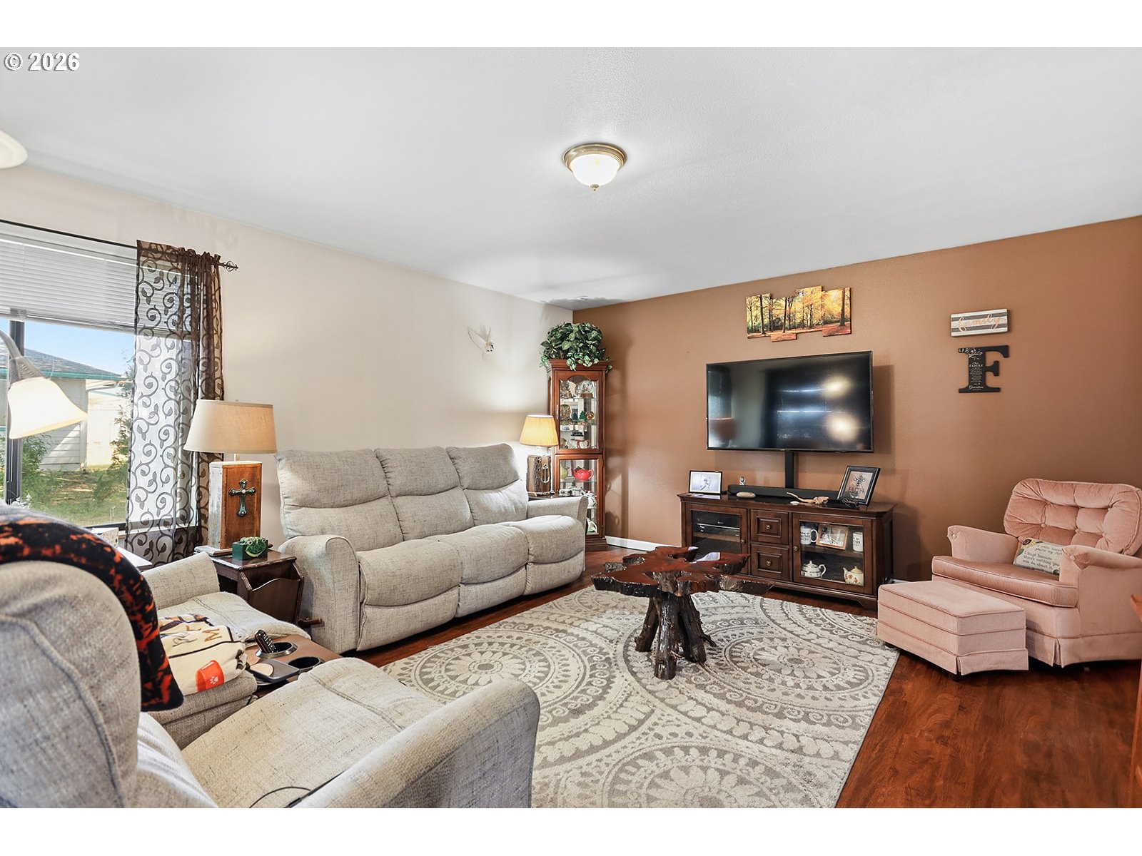 4 S BAILEY LOOP DR