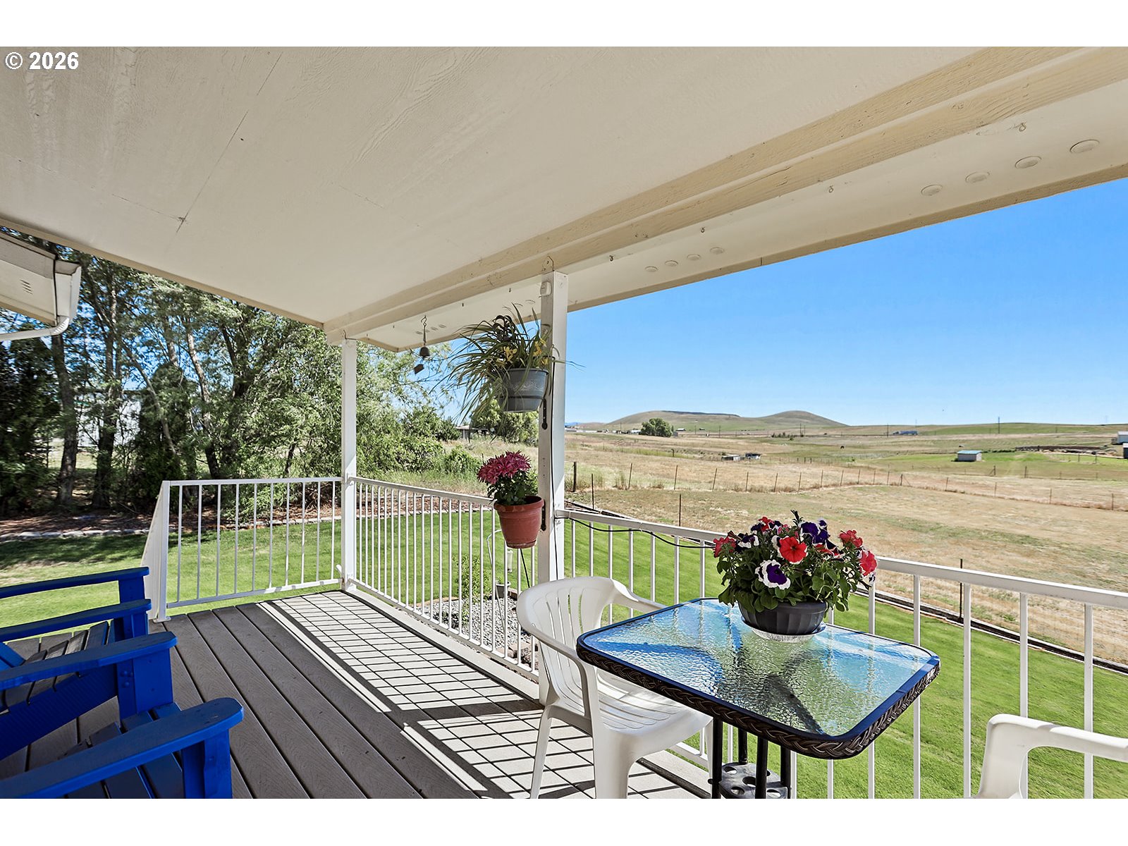 4 S BAILEY LOOP DR