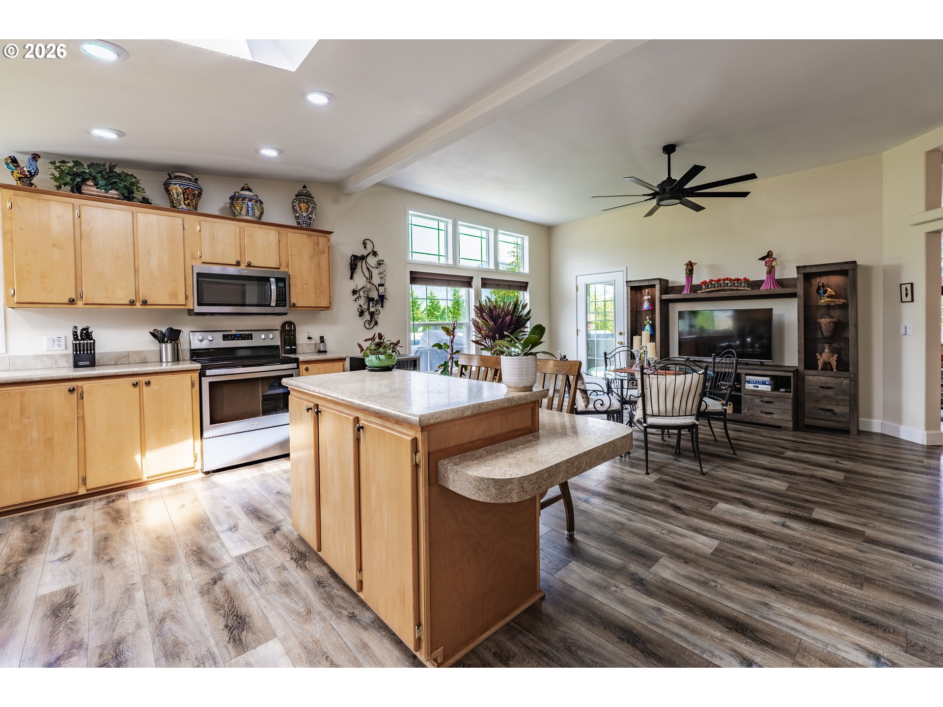 541 Cochran LN