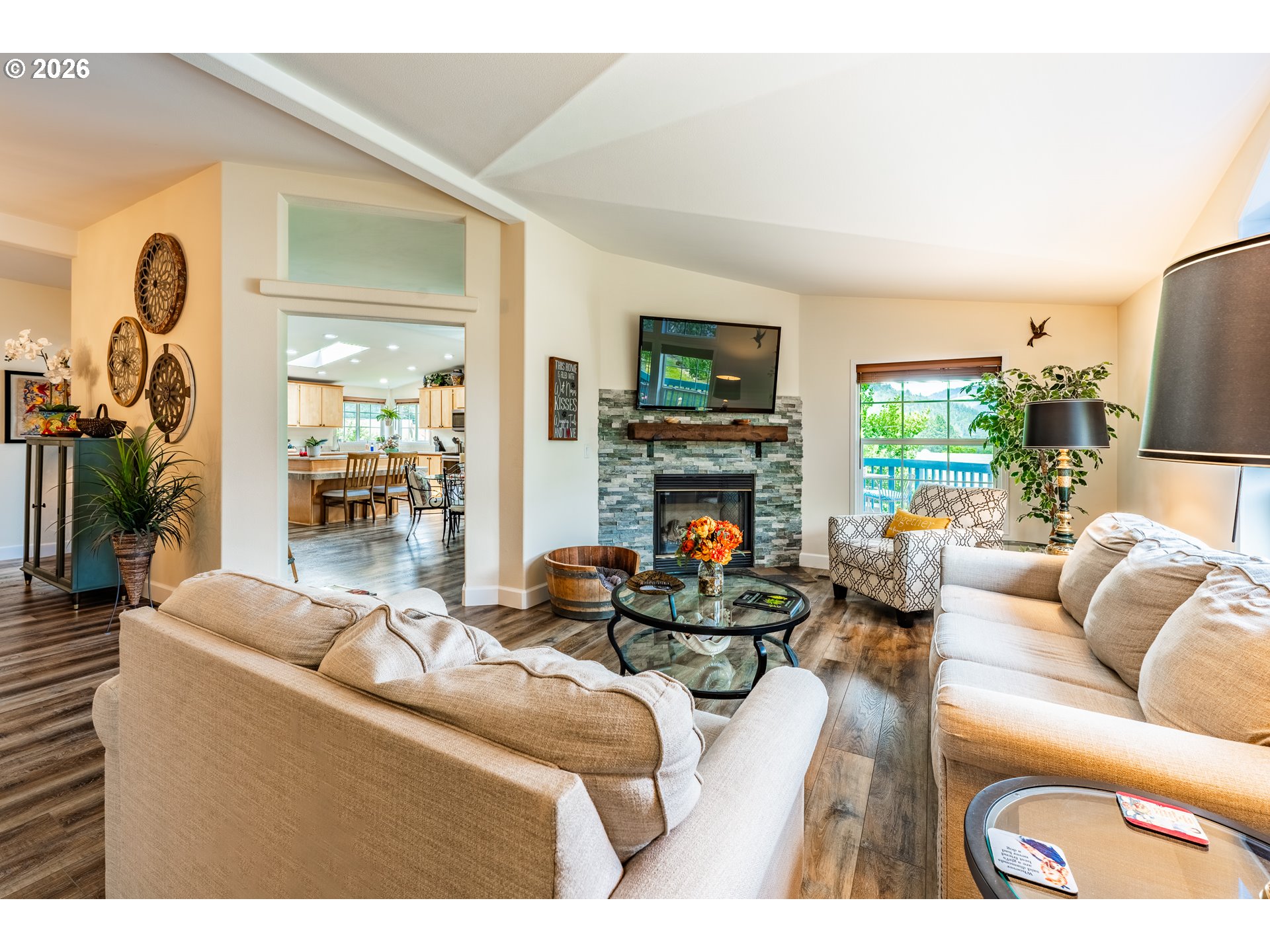 541 Cochran LN