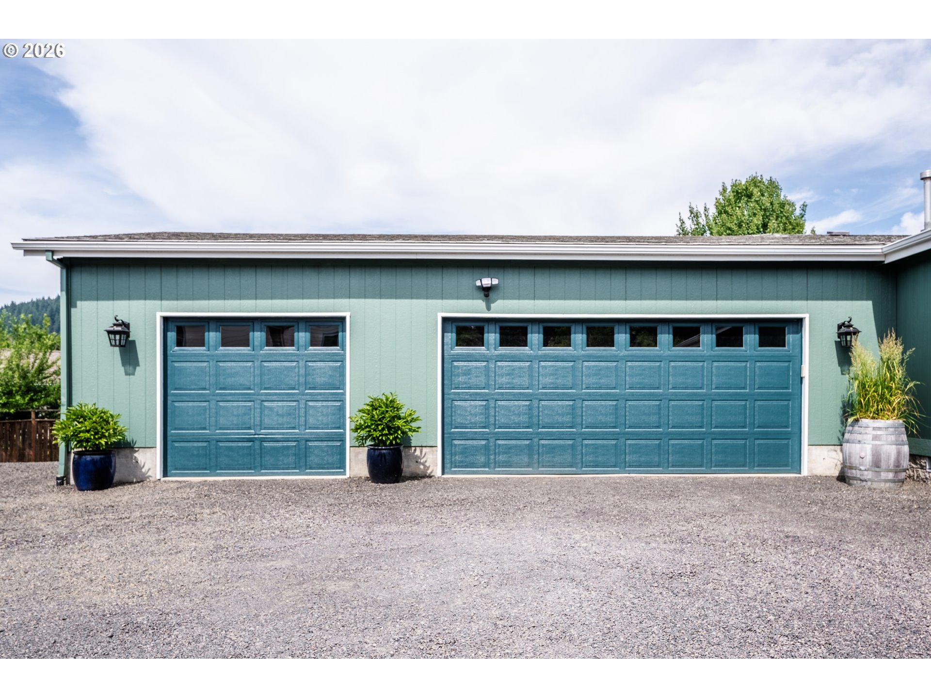541 Cochran LN