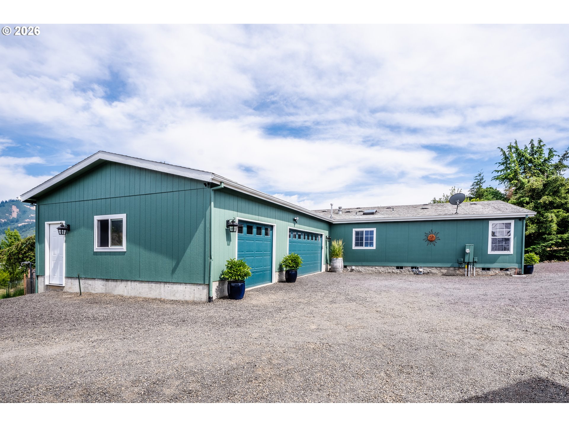541 Cochran LN