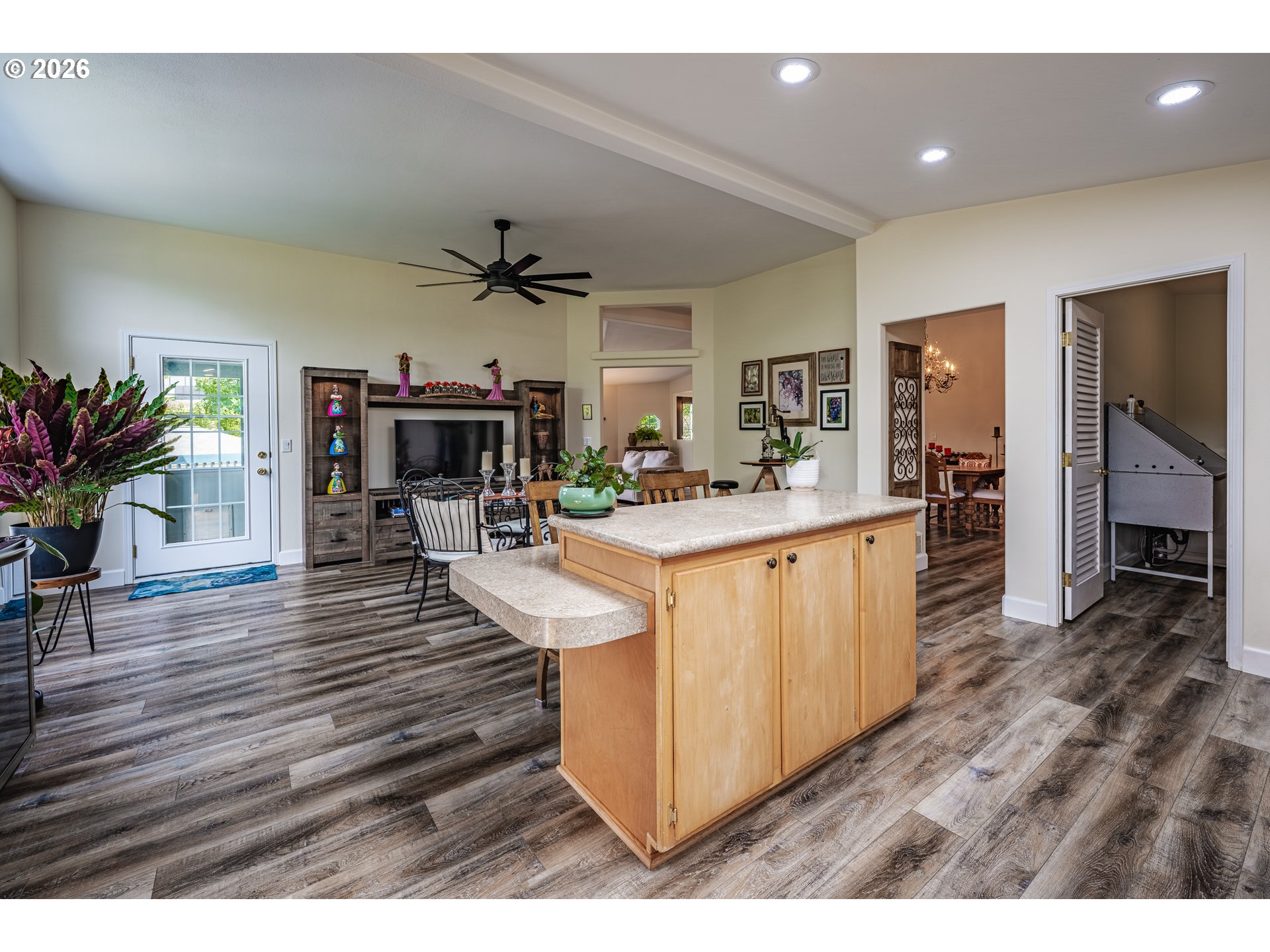 541 Cochran LN