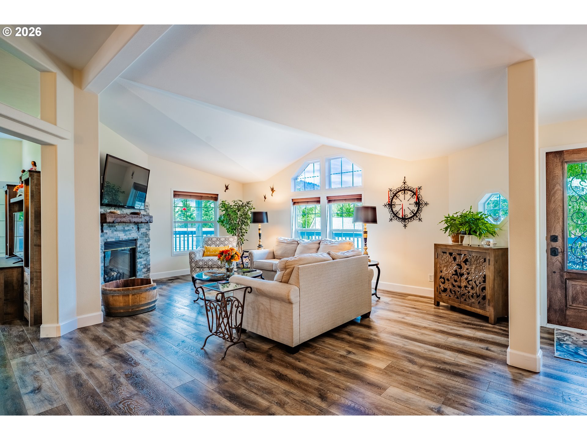 541 Cochran LN