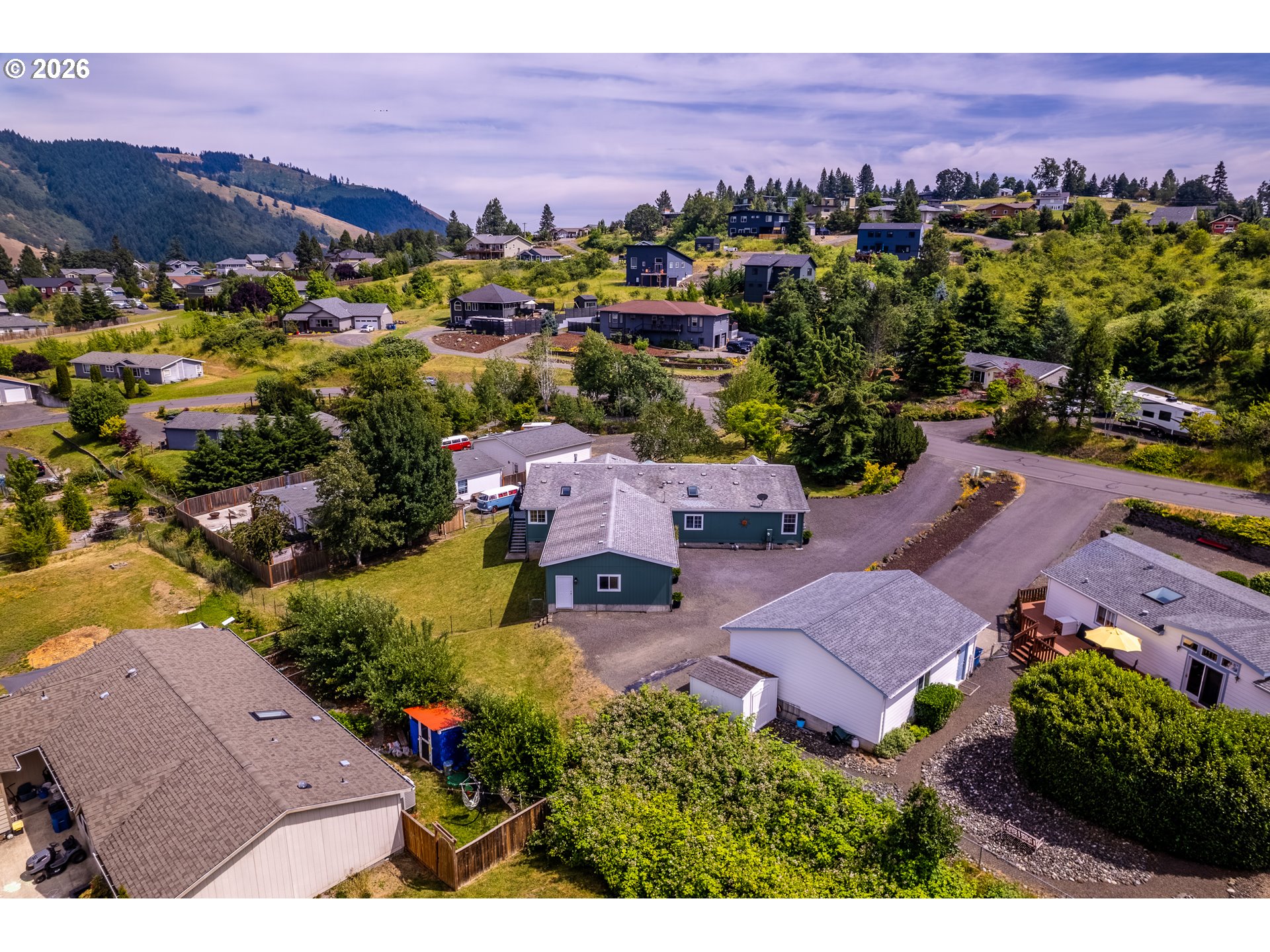 541 Cochran LN