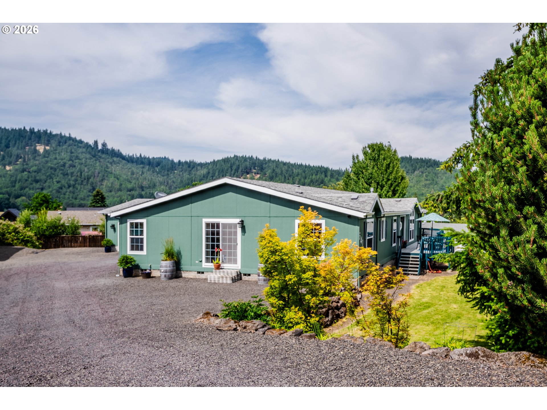 541 Cochran LN