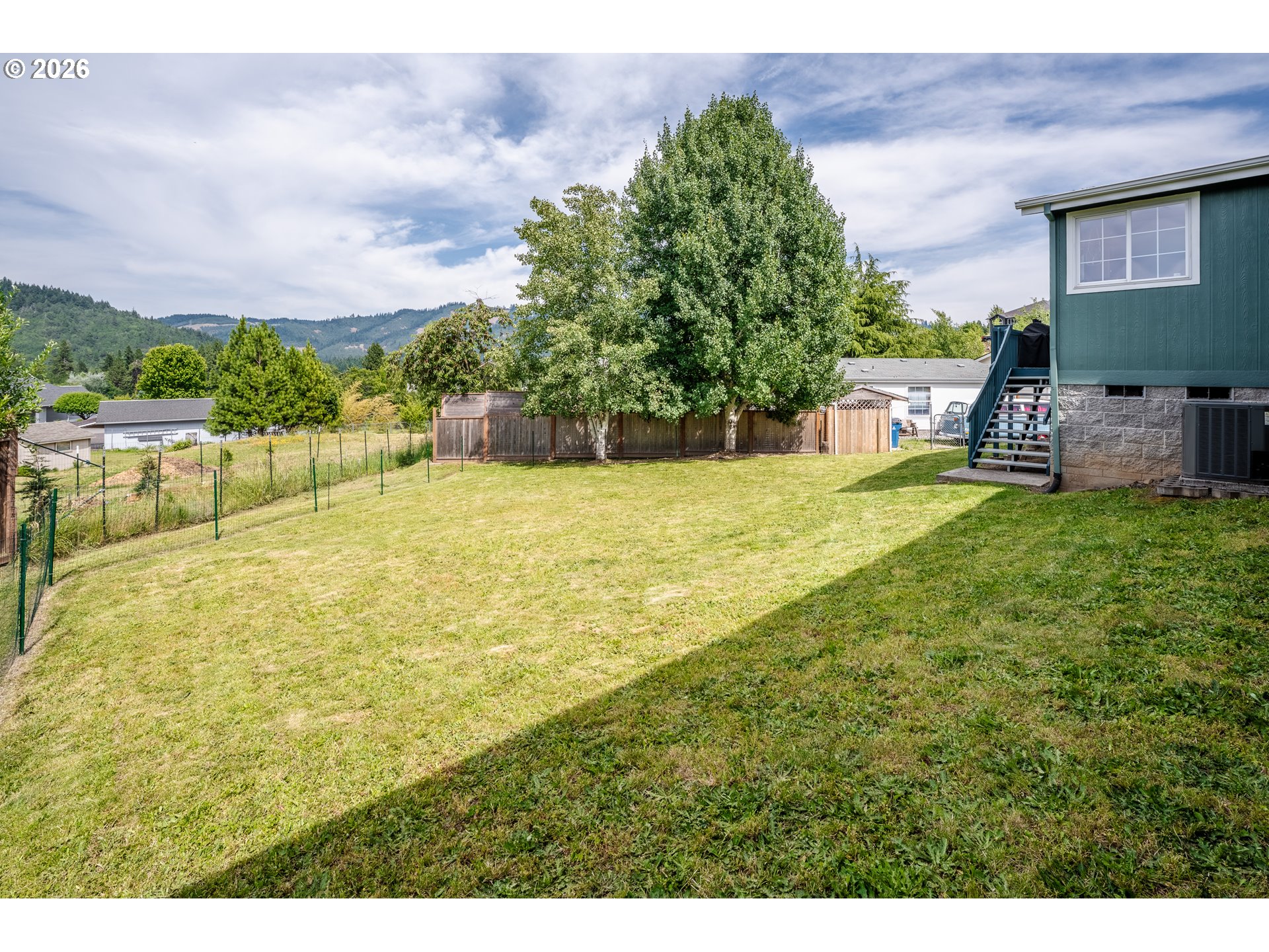 541 Cochran LN