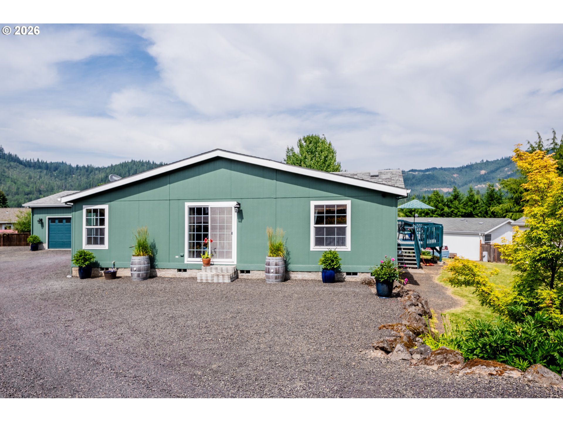 541 Cochran LN