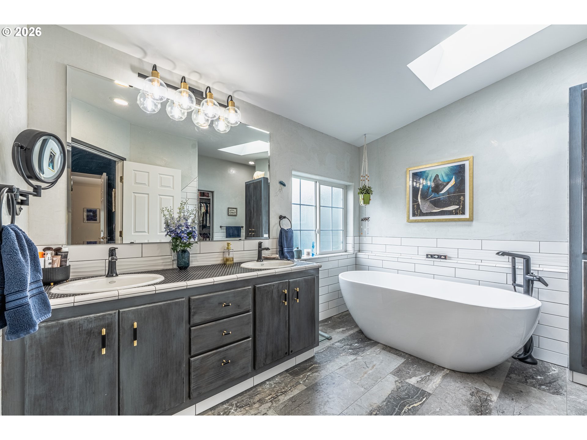 541 Cochran LN