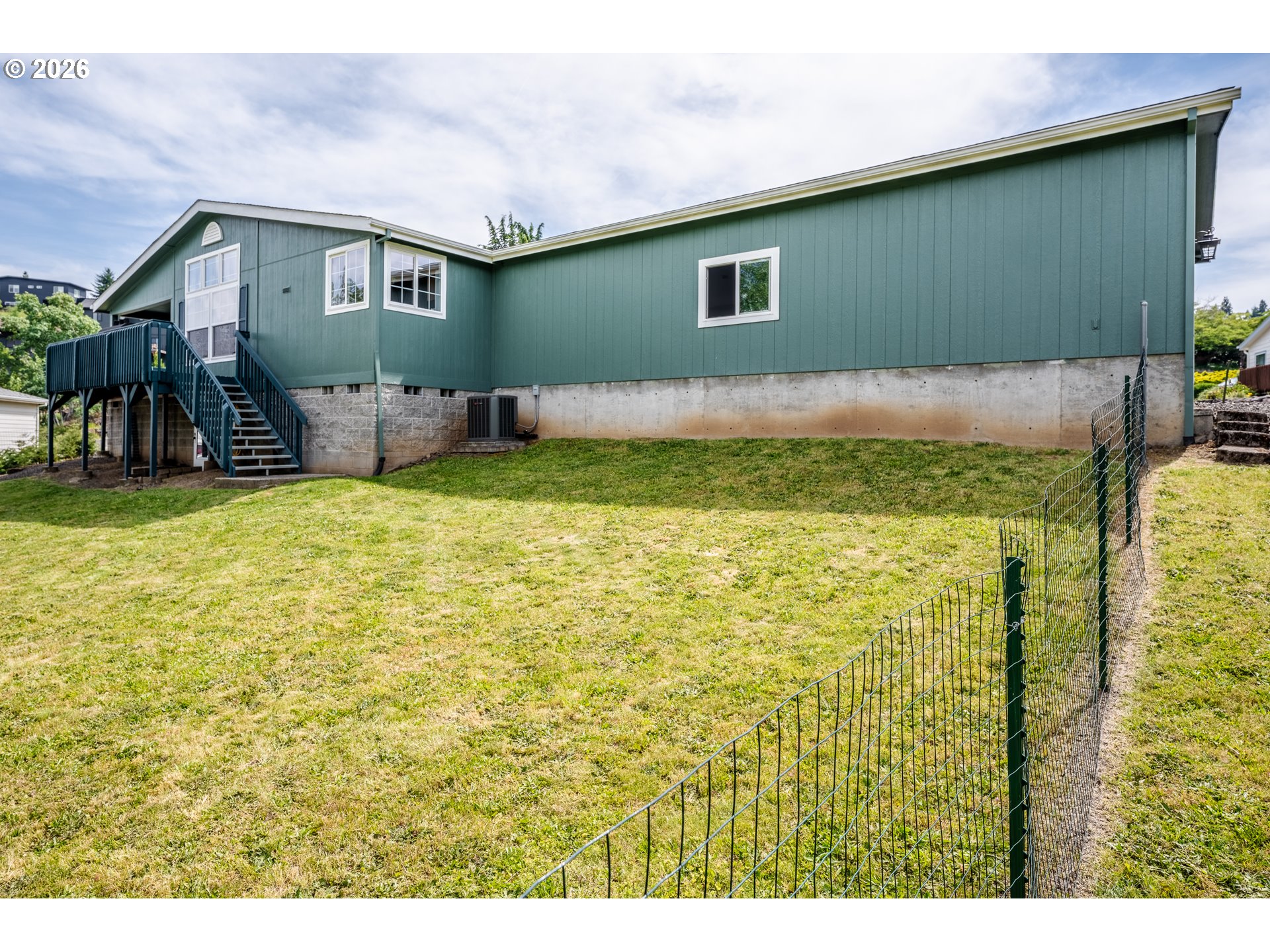 541 Cochran LN