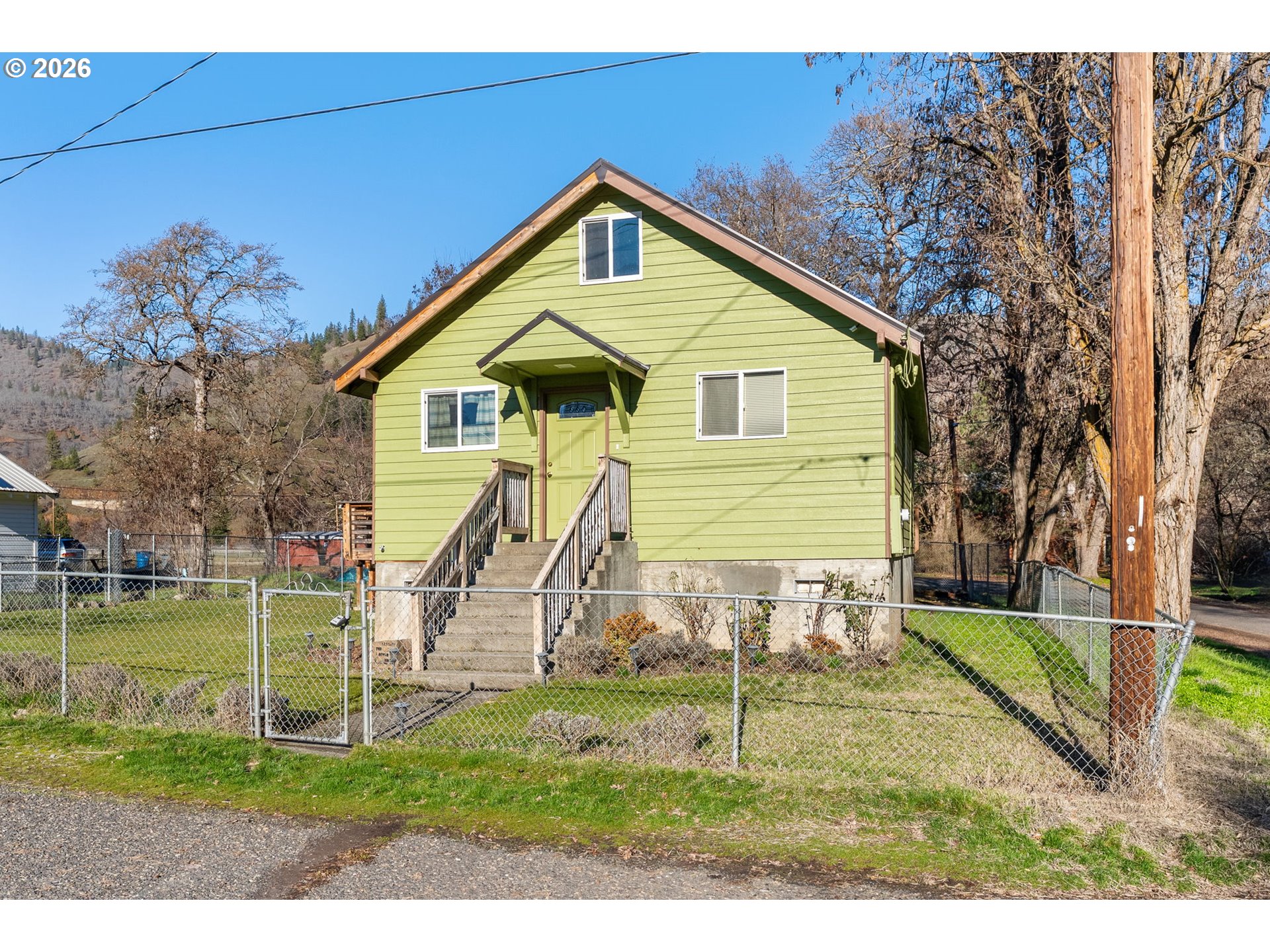 123 1ST ST