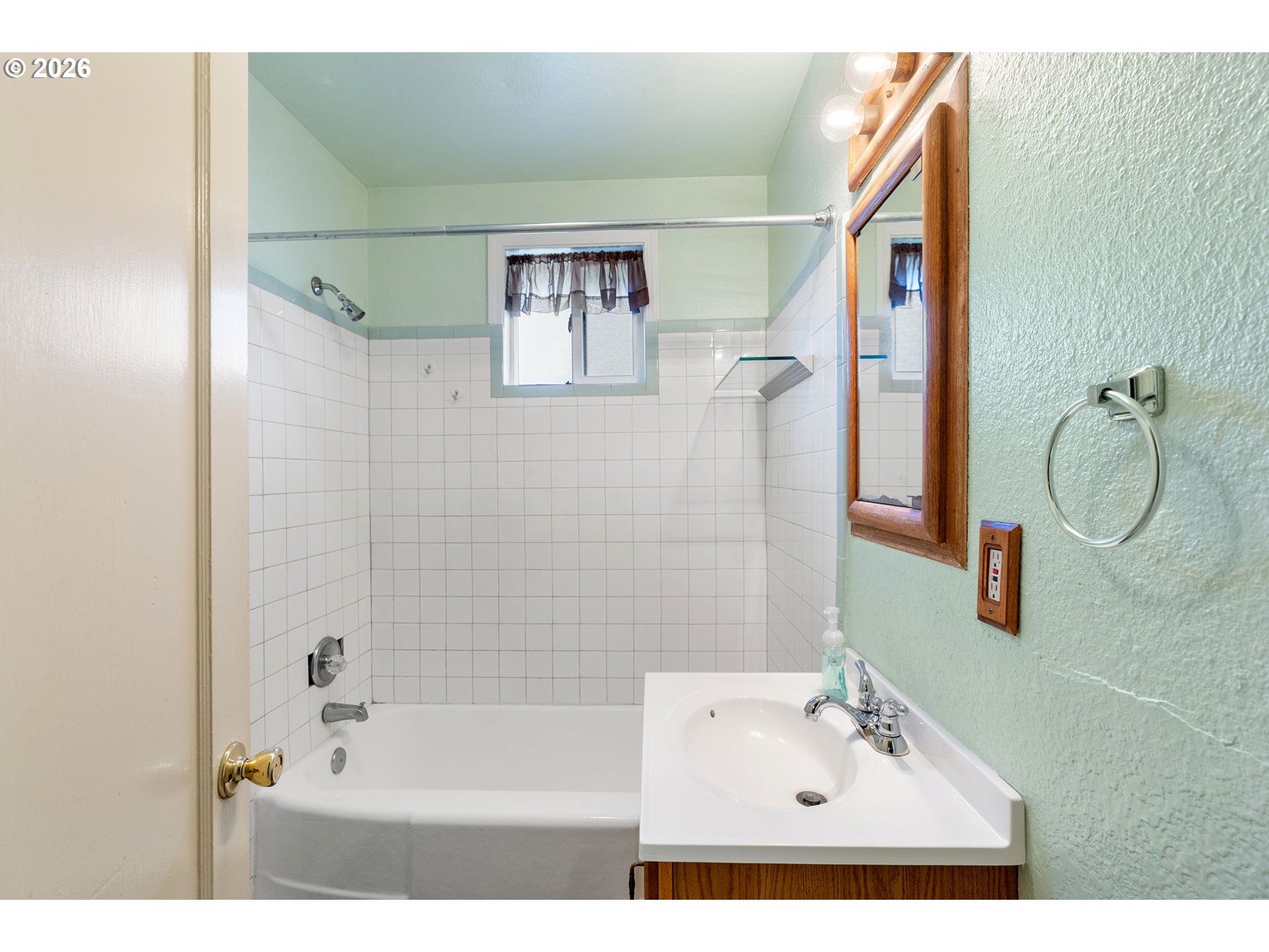 123 1ST ST