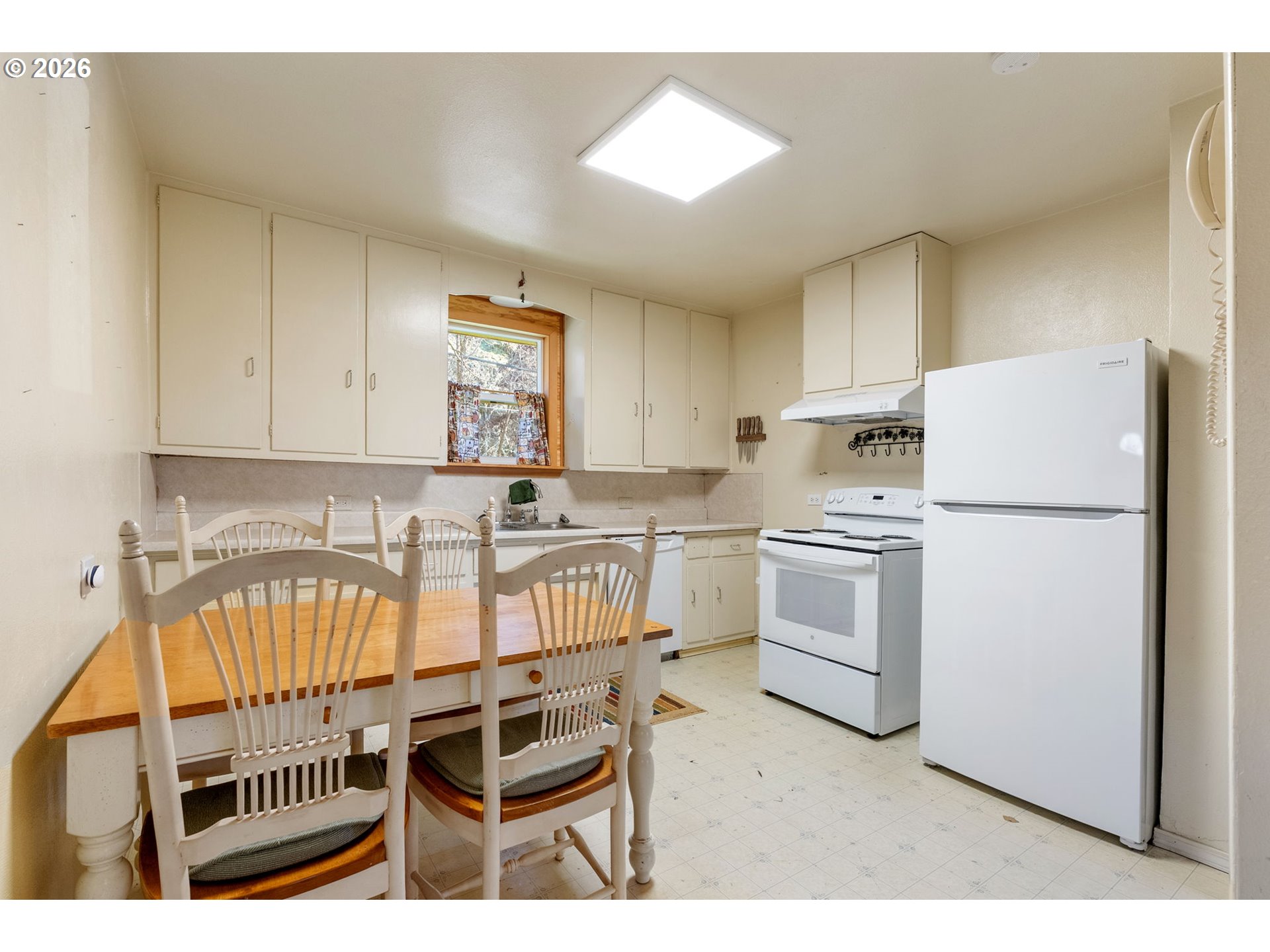123 1ST ST