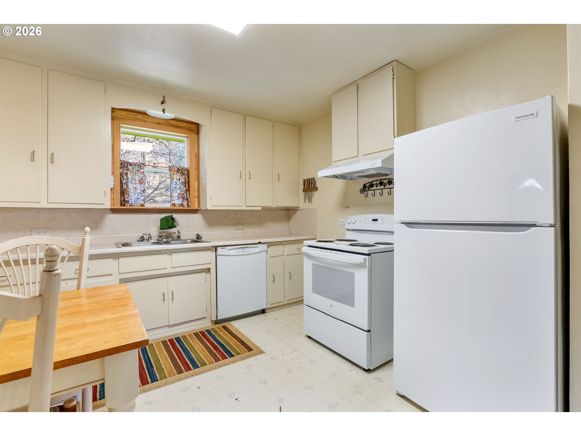123 1ST ST
