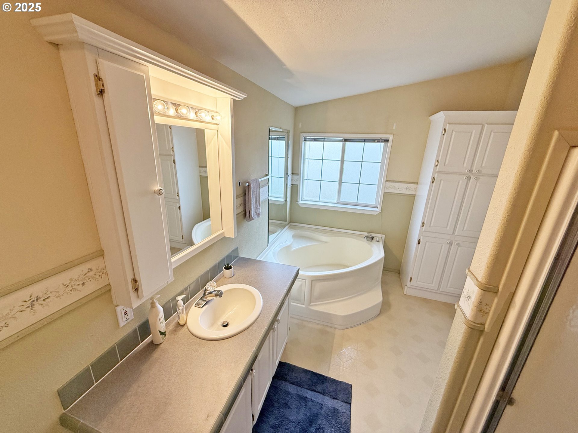 320 W Nesbitt ST