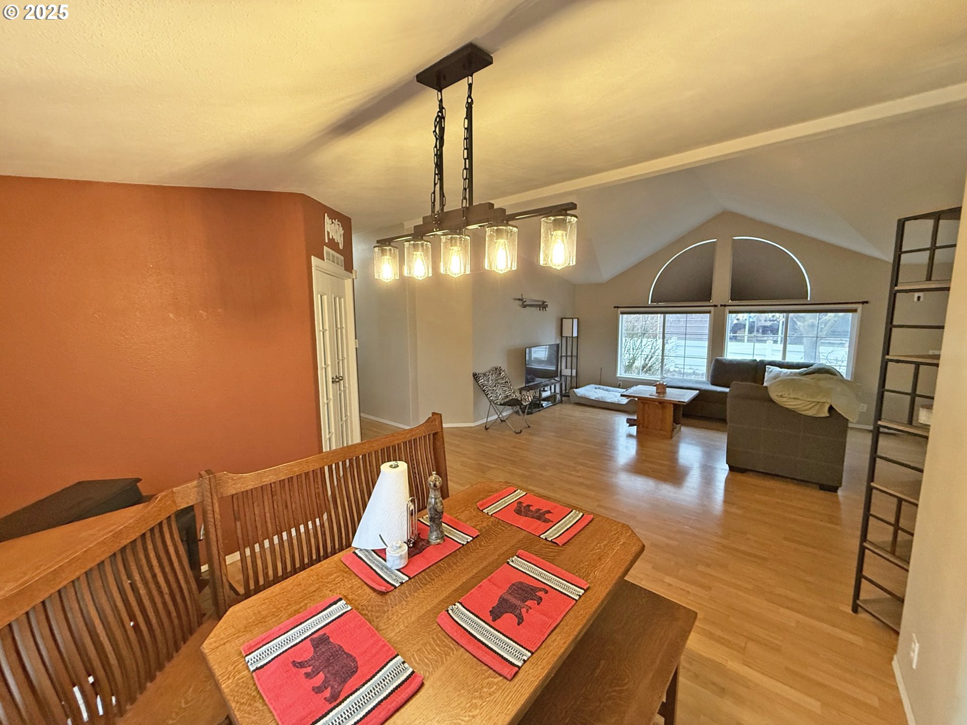 320 W Nesbitt ST