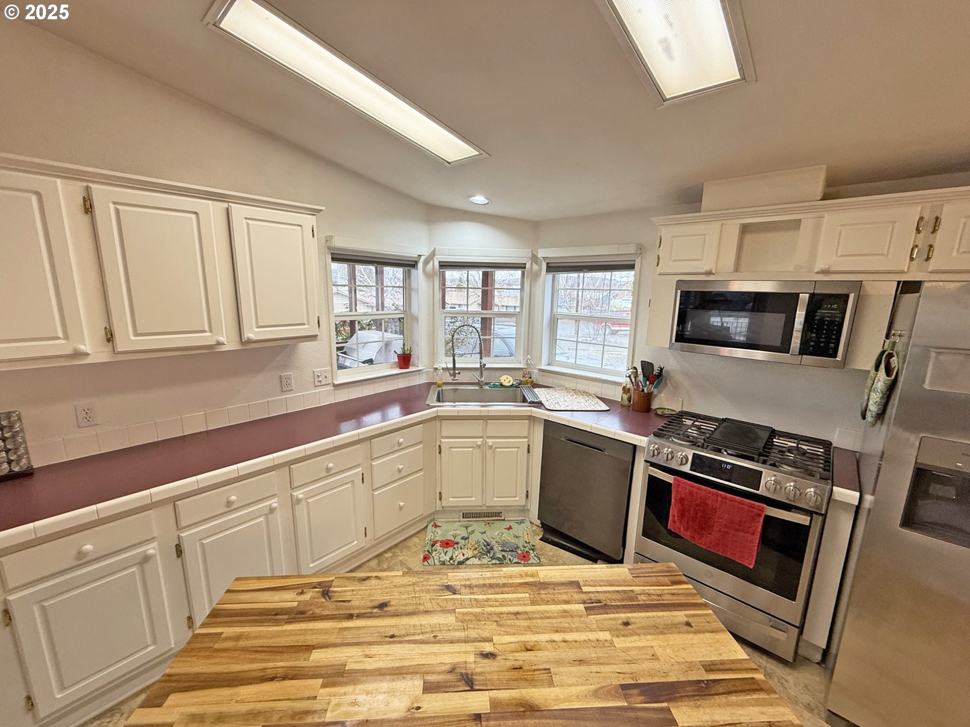 320 W Nesbitt ST