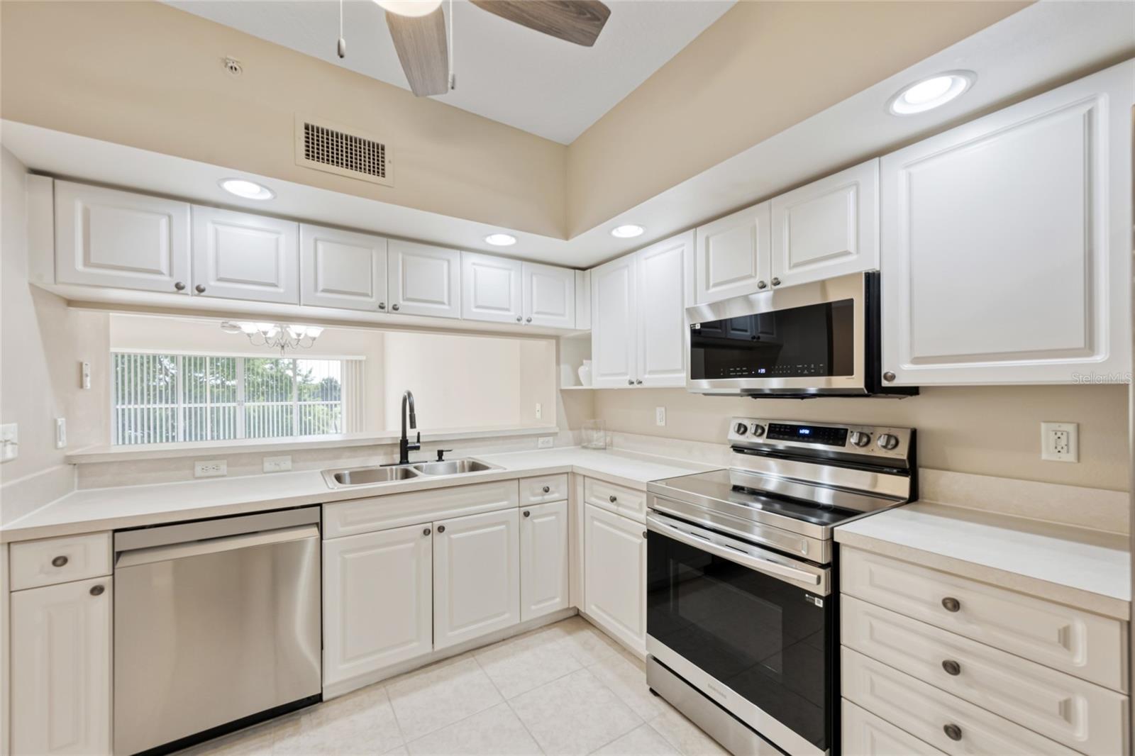 1200 COUNTRY CLUB DR #6103