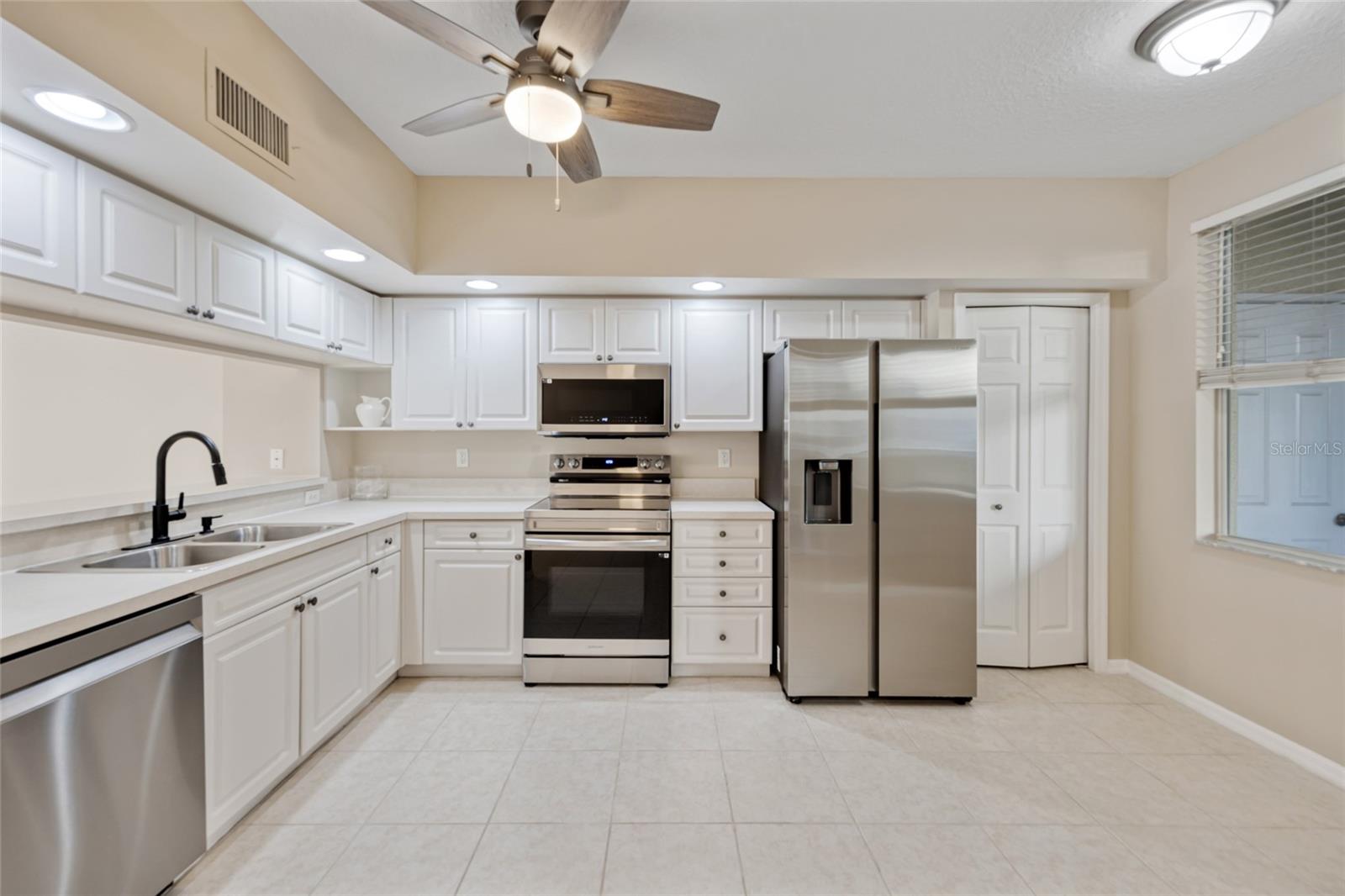 1200 COUNTRY CLUB DR #6103