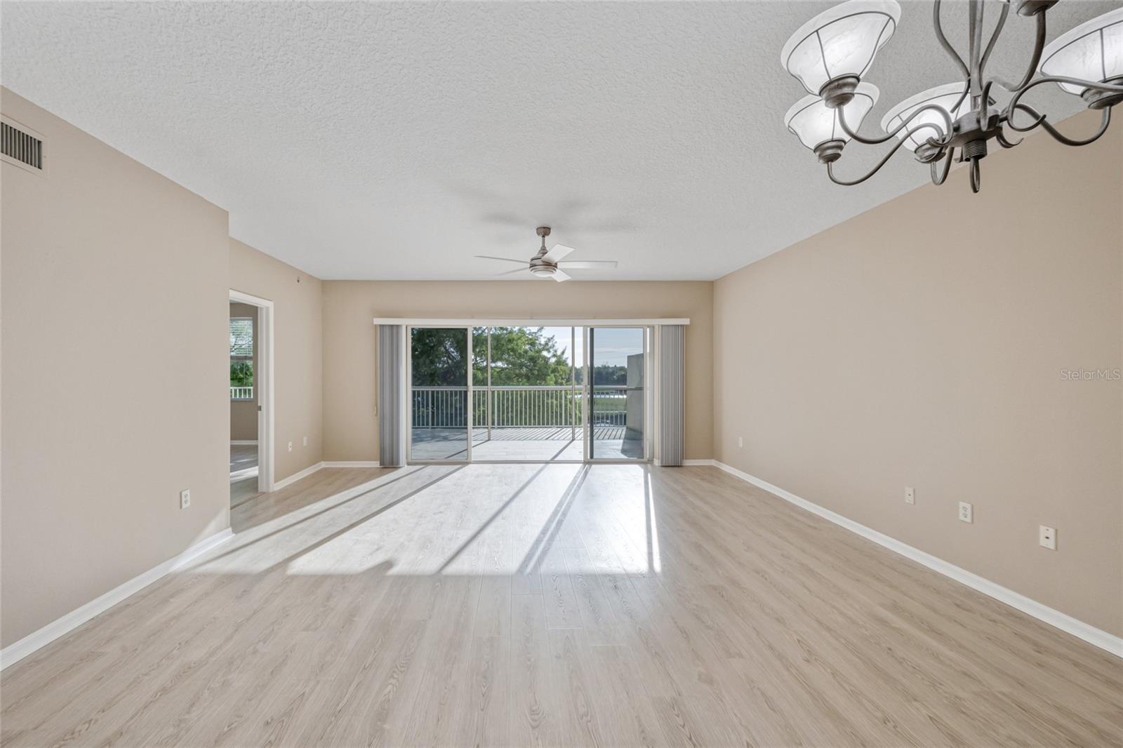 1200 COUNTRY CLUB DR #6103