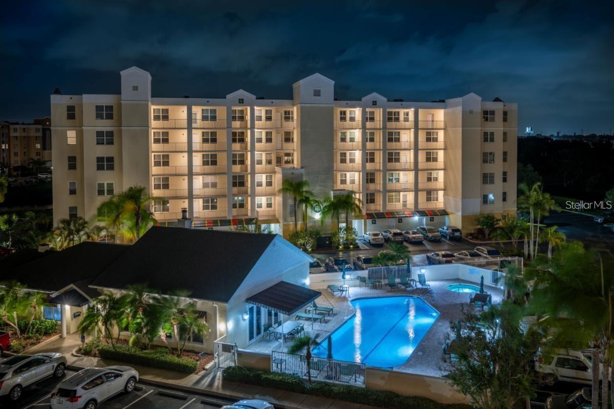 1200 COUNTRY CLUB DR #6402