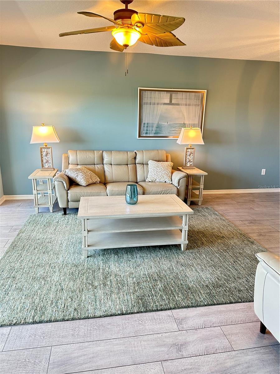 1200 COUNTRY CLUB DR #6402