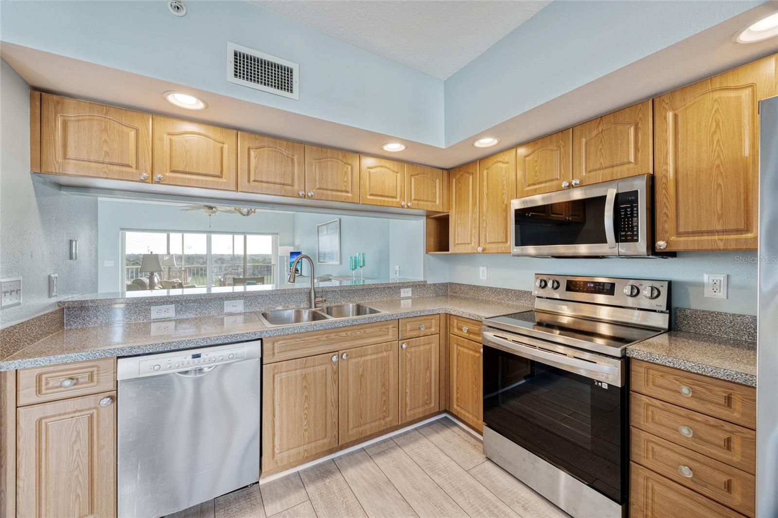 1200 COUNTRY CLUB DR #6402