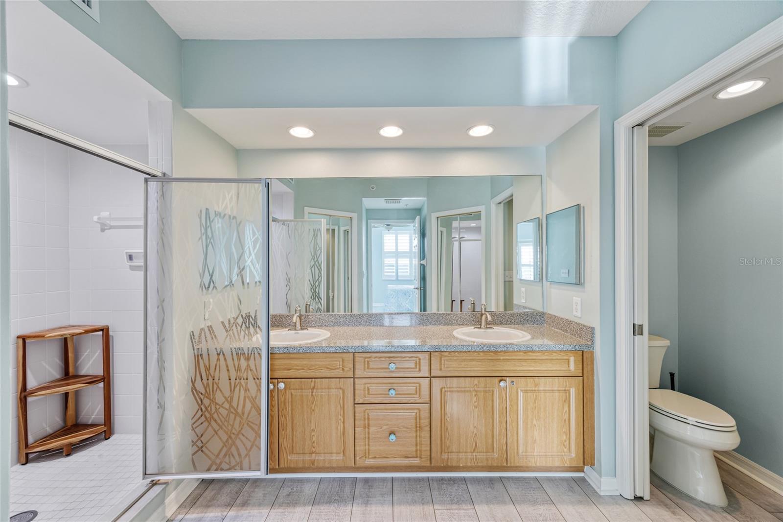 1200 COUNTRY CLUB DR #6402